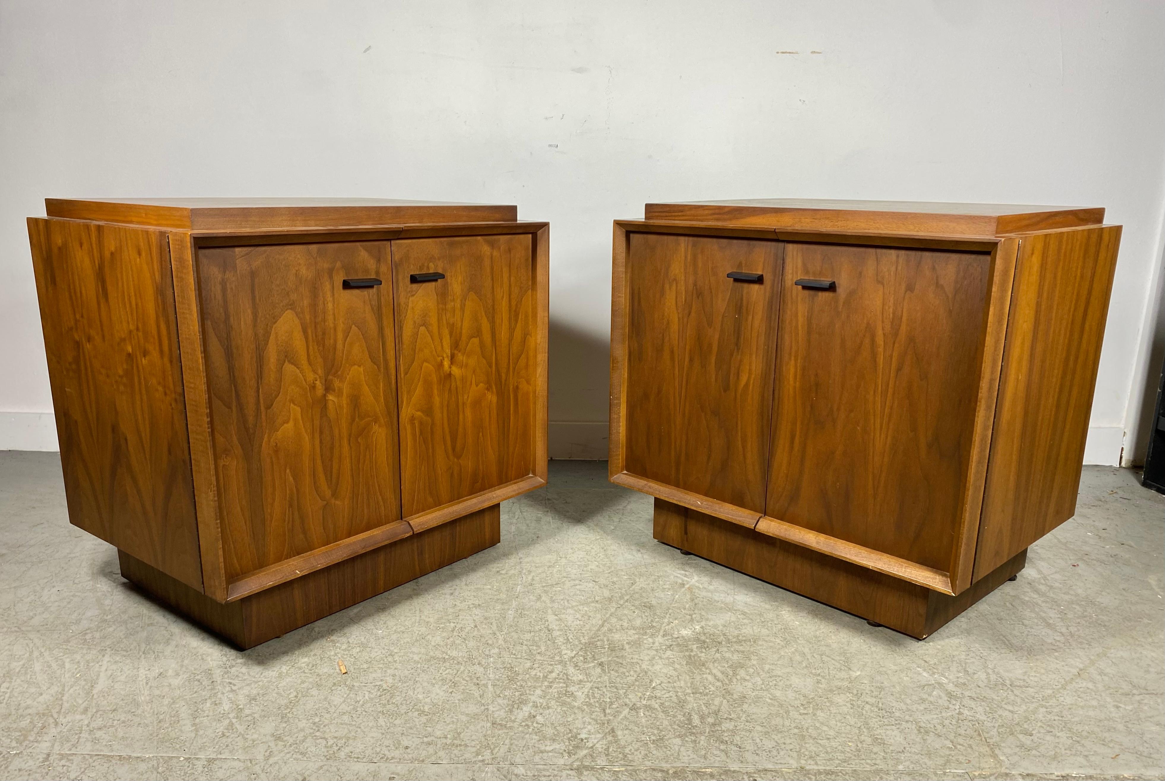 Mid-20th Century Classic Modernist Walnut Side Tables  / Nite Stands,  manner of Milo Baughman For Sale