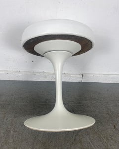 Classic Modernist White Leather Tulip Stool bY Eero Saarinen for Knoll NY