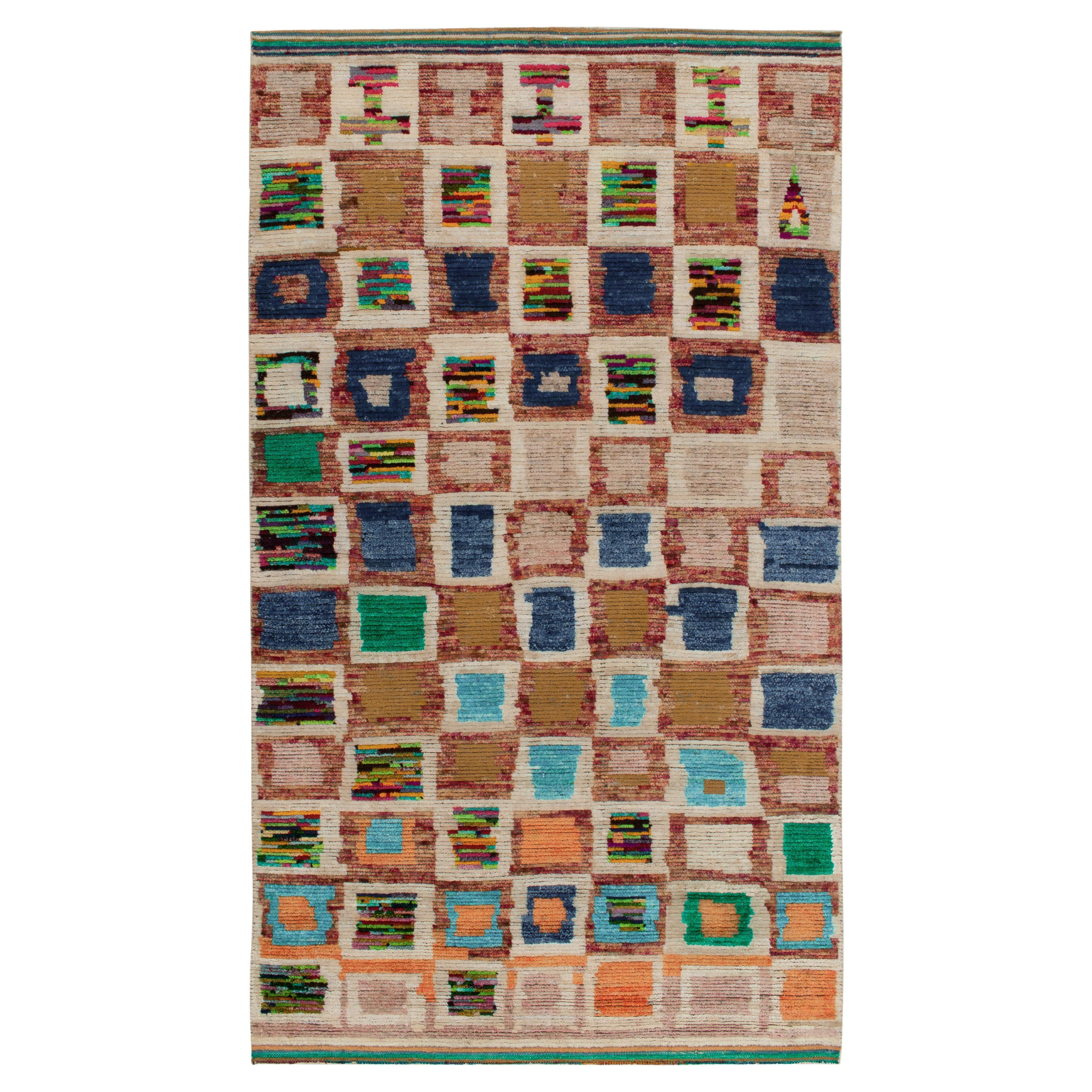 Klassischer Teppich und Kelim-Teppich im marokkanischen Stil mit mehrfarbigem geometrischem Muster