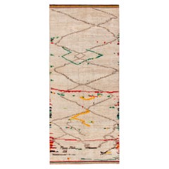 Klassischer Teppich- und Kelim-Läufer im marokkanischen Stil in Beige und Grün mit geometrischem Muster