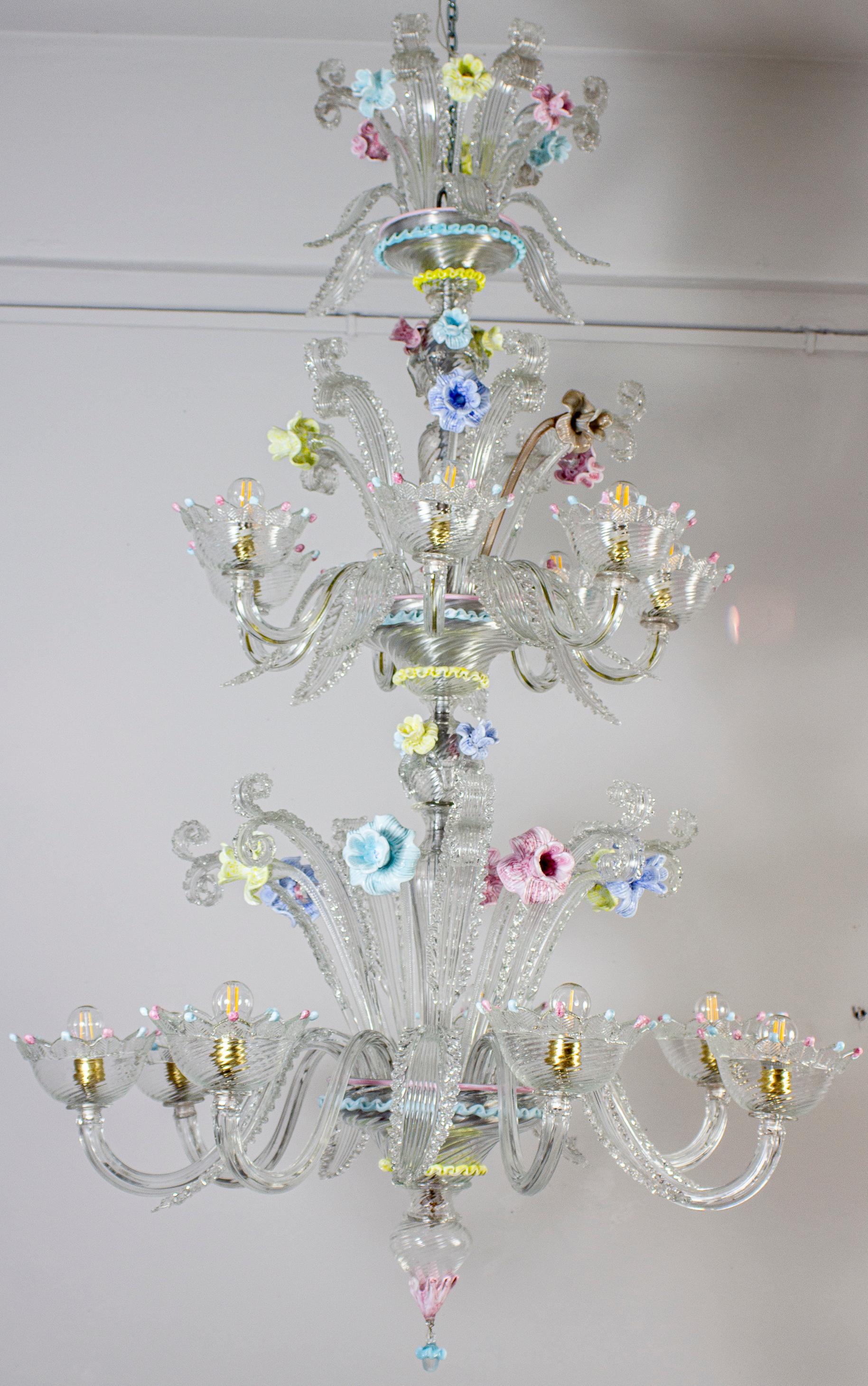 italien Lustre classique en verre de Murano multicolore 1970'. en vente
