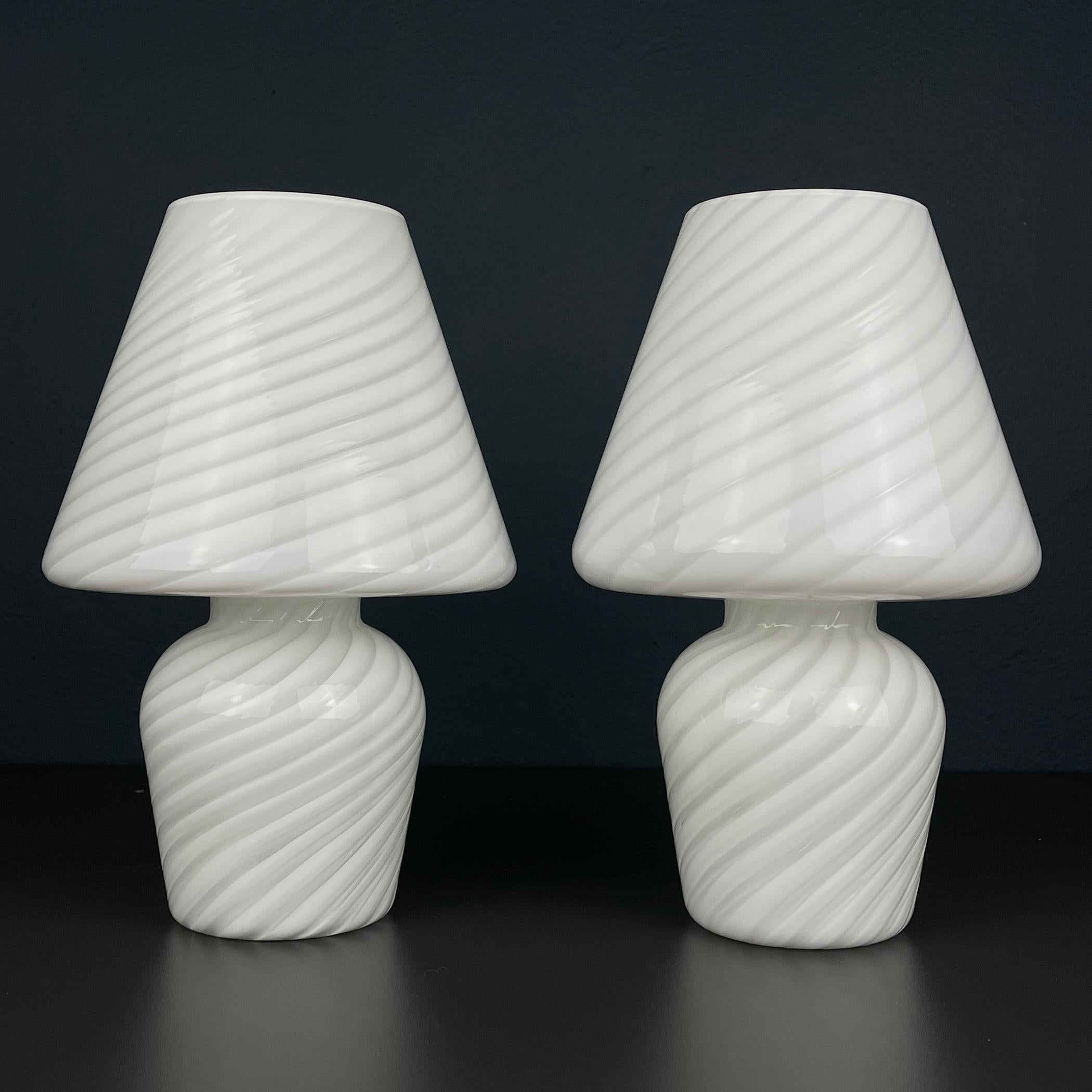 Mid-Century Modern Classic murano table lamps Mushroom Italy 1970s Set of 2 For Sale