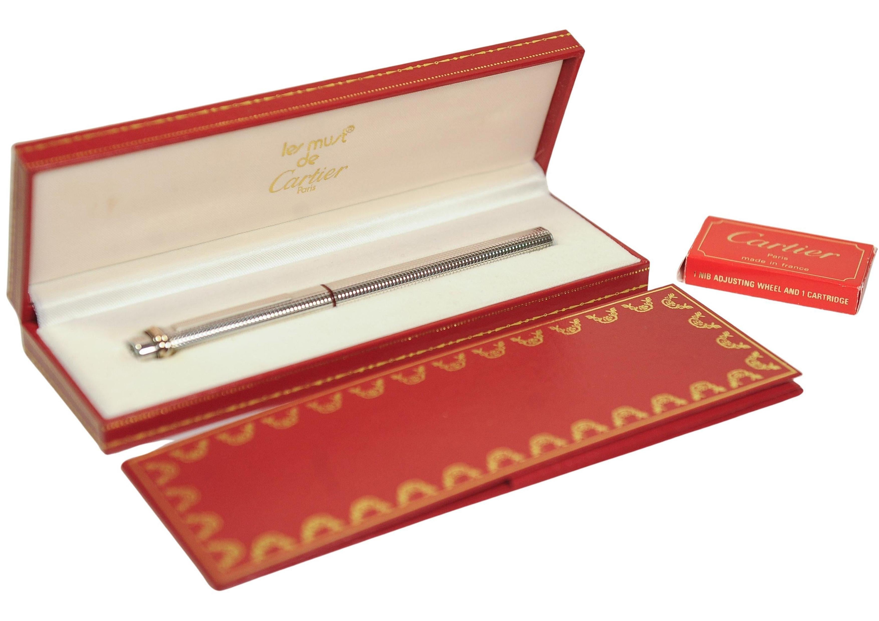 French Classic Must de Cartier Silver Plated Trinity Vendome Fountain Pen & Box For Sale