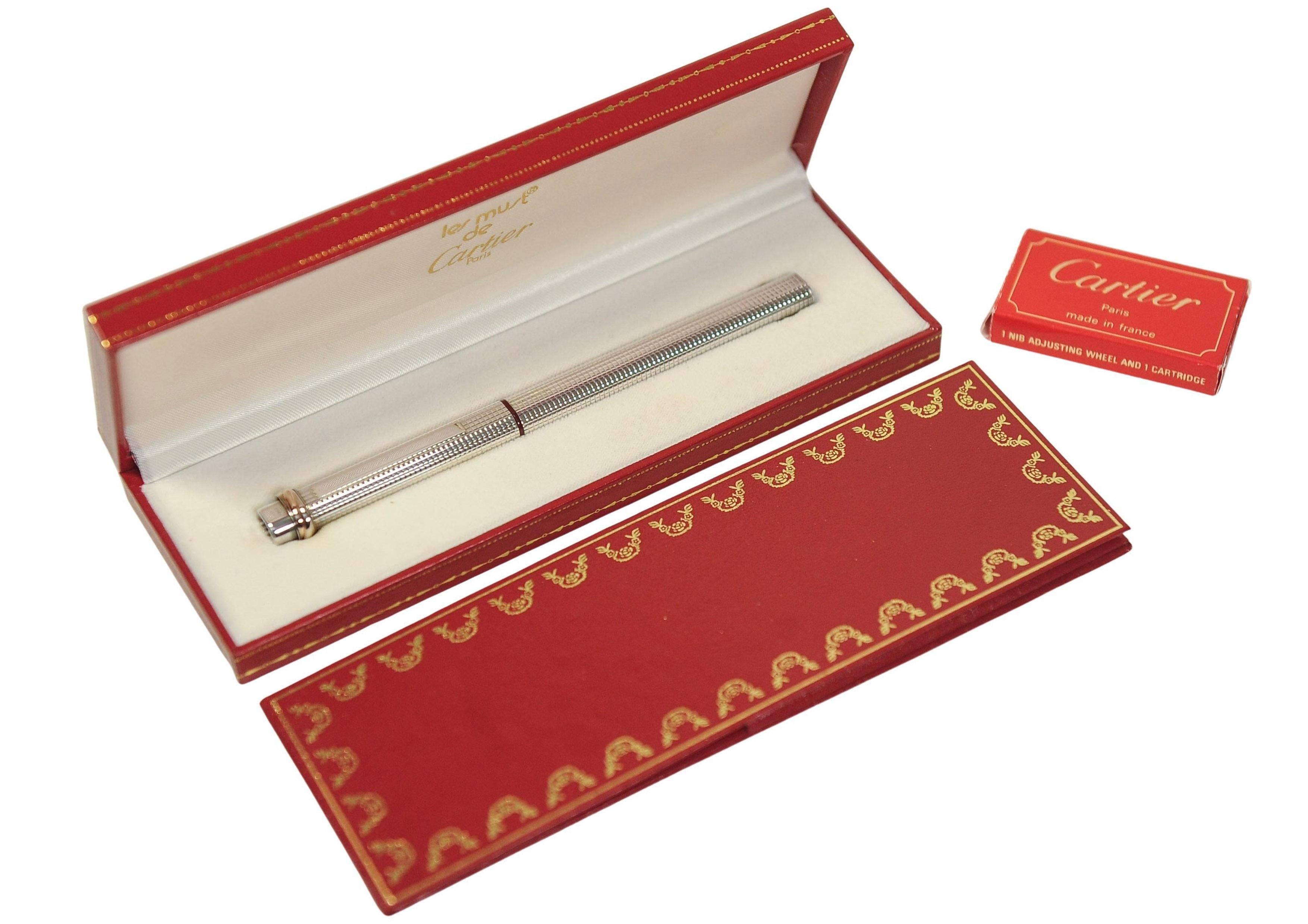 Classic Must de Cartier Silver Plated Trinity Vendome Fountain Pen & Box In Good Condition For Sale In Reading, Berkshire