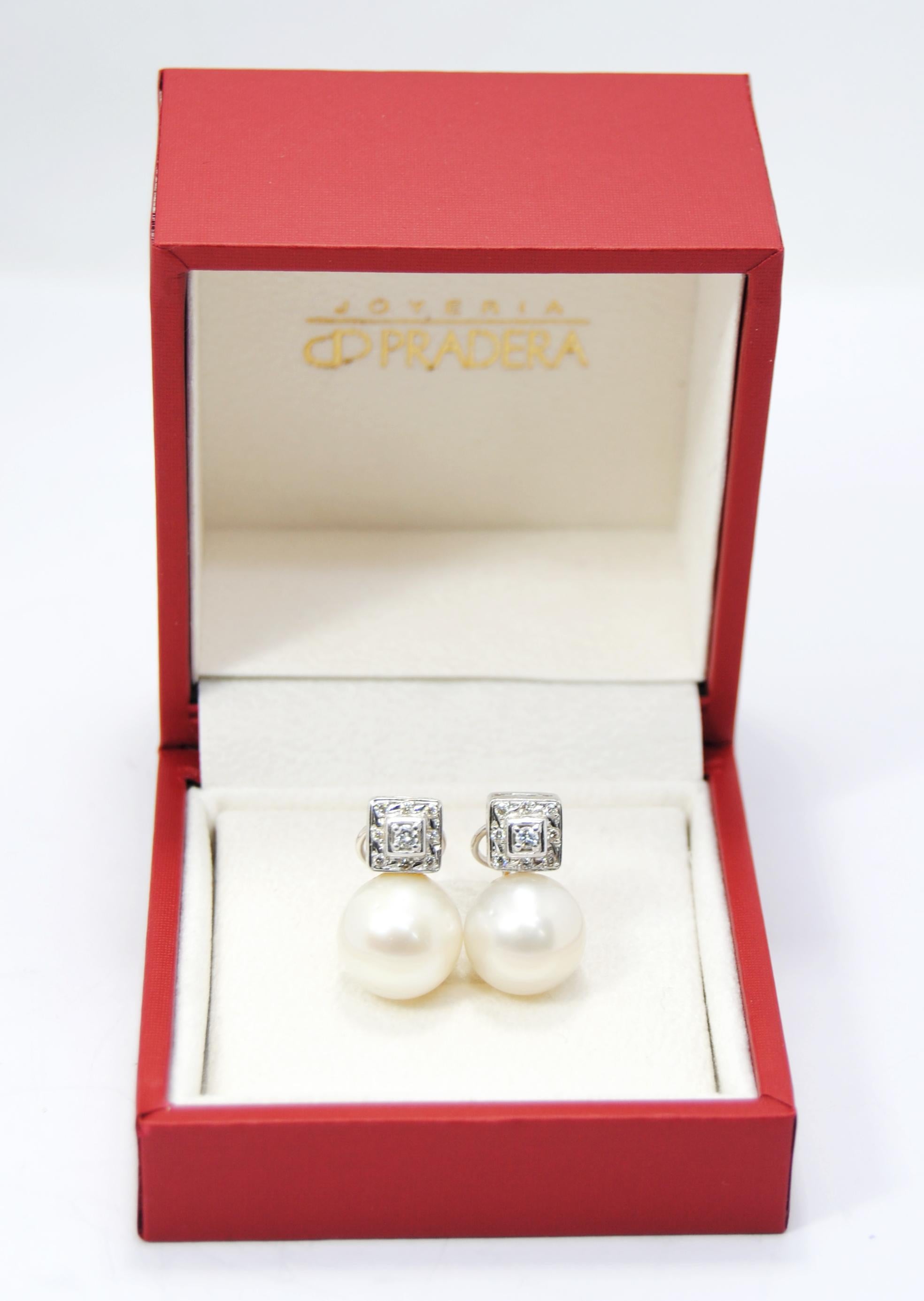 Women's Classic Natural Pearls Earrings in 18 Karat White Gold and Diamond Setting