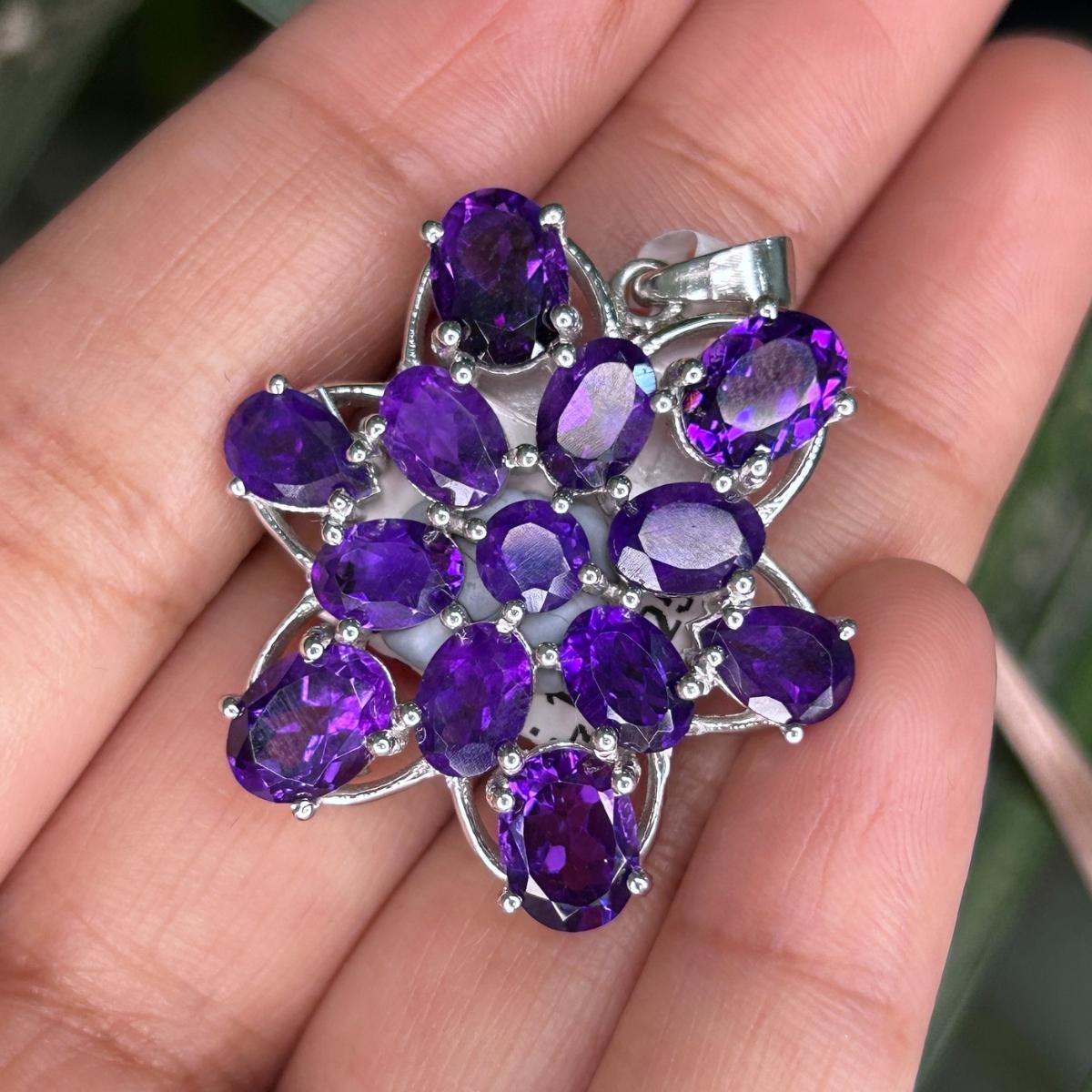 Women's Classic Natural Amethyst 12.45 ct Cluster Pendant in 925 Solid Silver For Mom For Sale