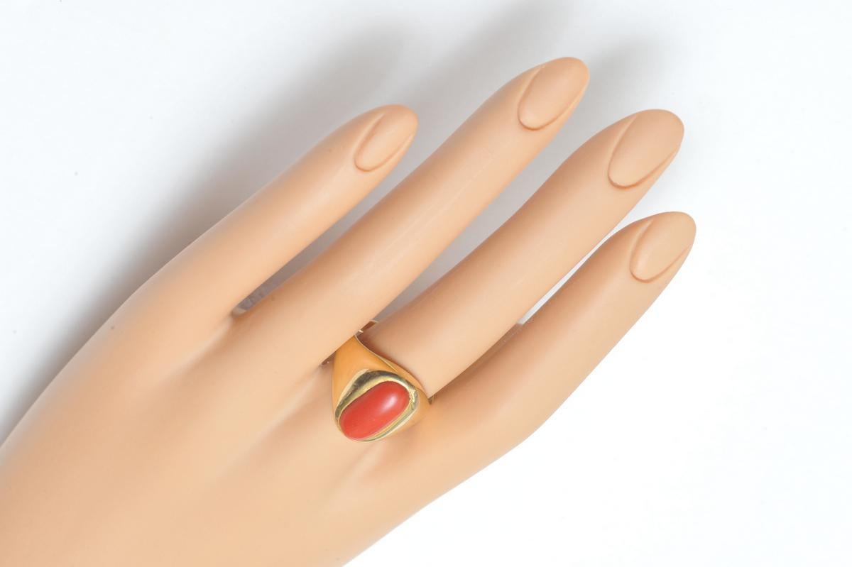 Classic Natural Coral Gold Ring In Excellent Condition For Sale In Nantucket, MA