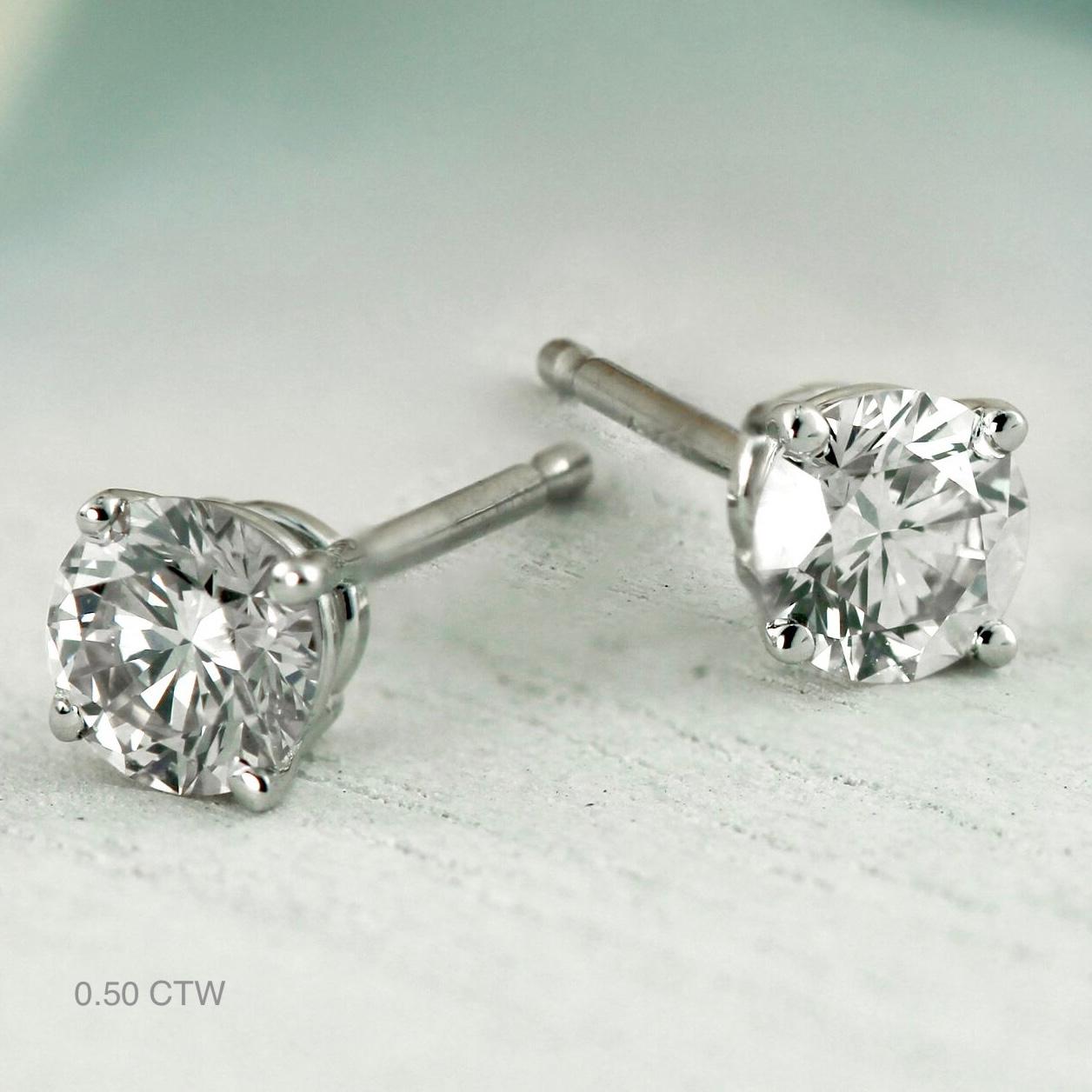 Boucles d'oreilles classiques en or blanc 14 carats, diamant naturel 0,50 ctw Neuf - En vente à Boston, MA
