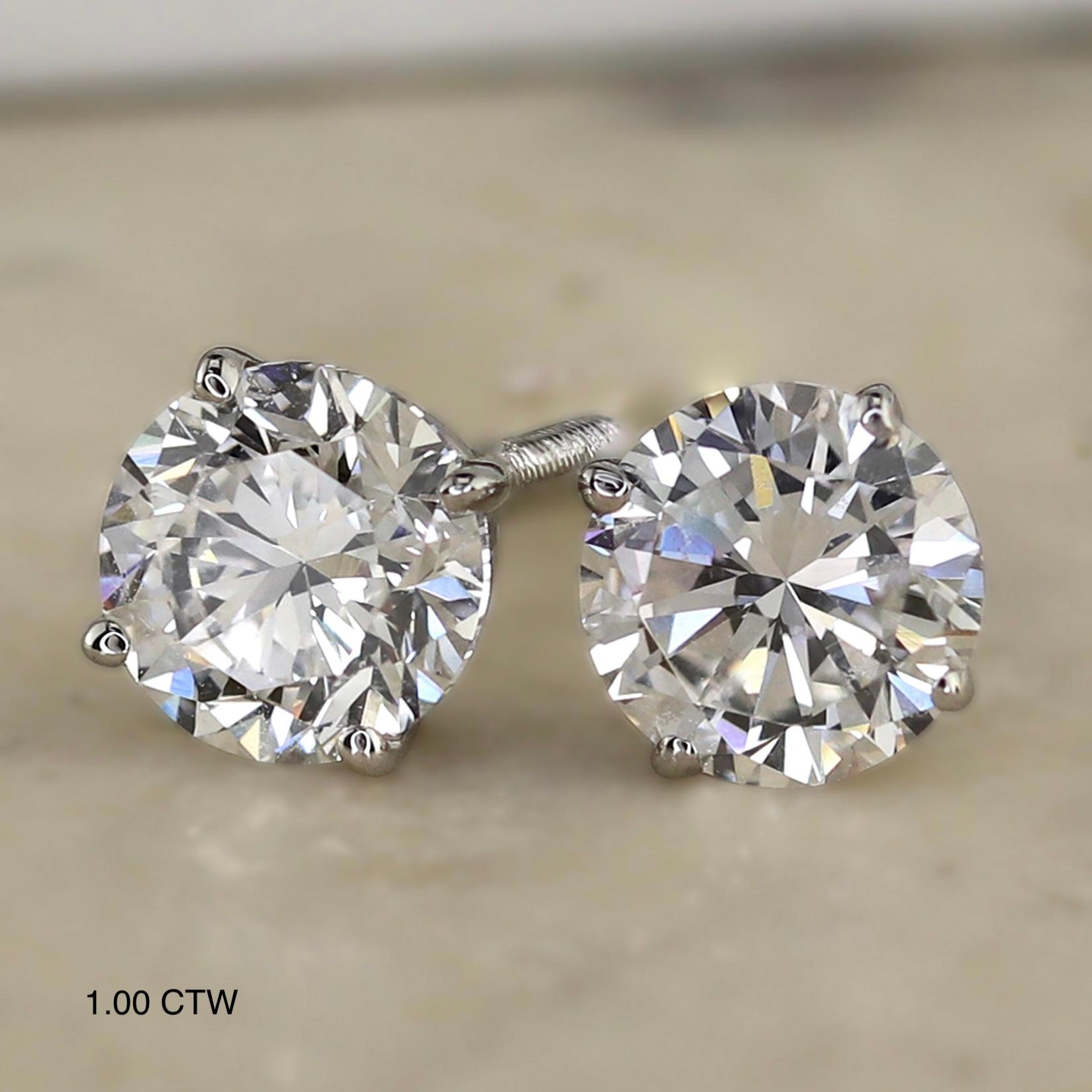 Classic Natural Diamond 1.00 ctw Stud Earrings in 14K White Gold In New Condition For Sale In Boston, MA