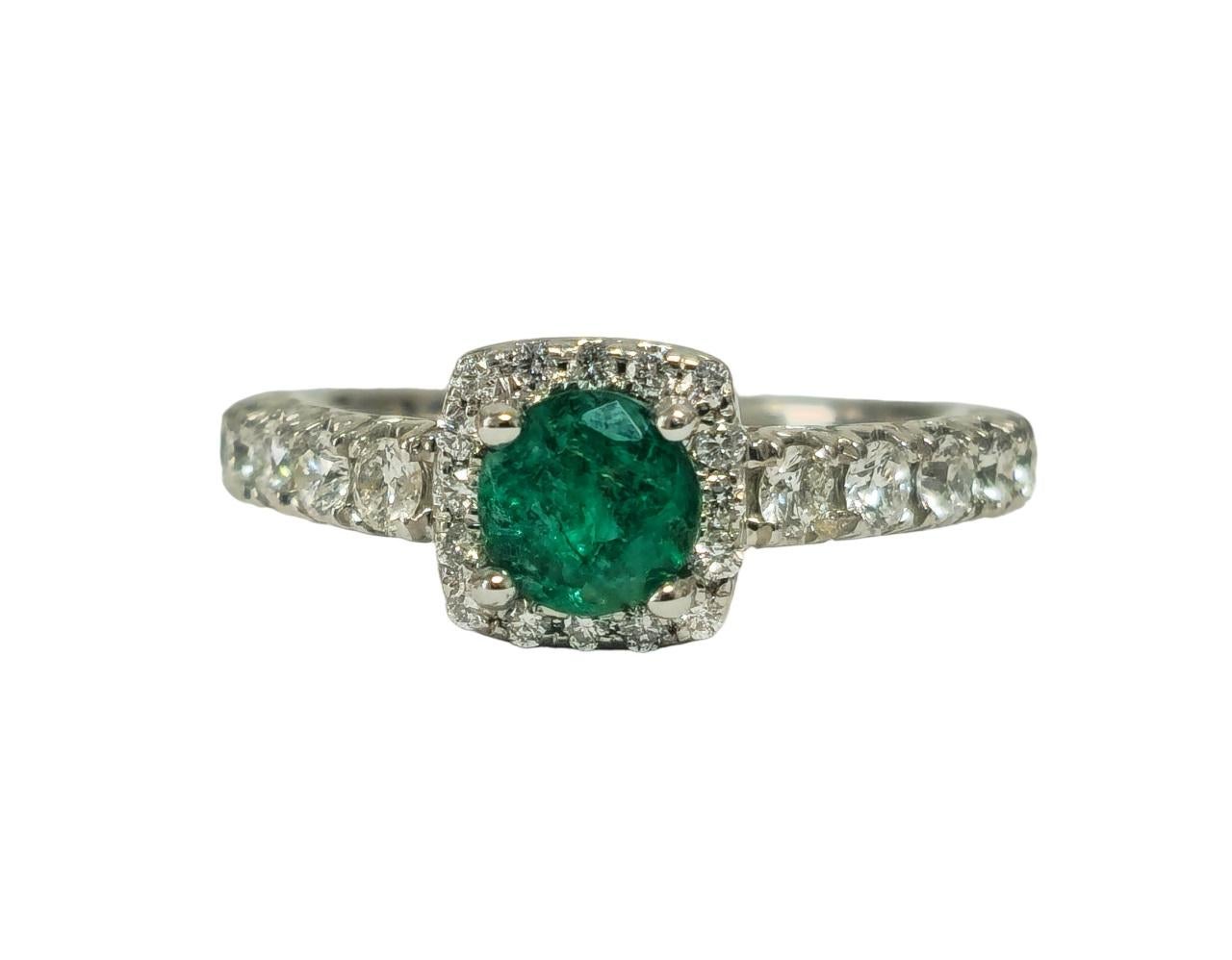 Round Cut Classic Natural Diamond & Emerald Wedding Engagement Band. For Sale