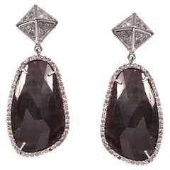 Orecchini classici a forma di piramide in argento sterling con pavé di diamanti naturali e zaffiri grezzi marroni