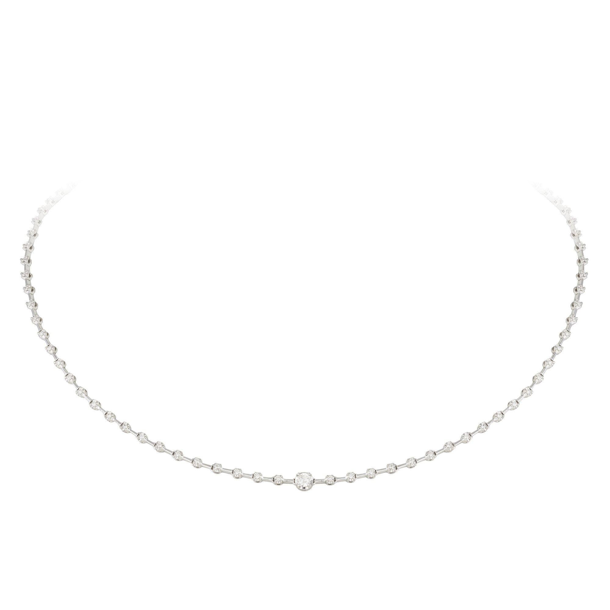 Classic Necklace 18k White Diamond for Her In New Condition For Sale In Montreux, CH