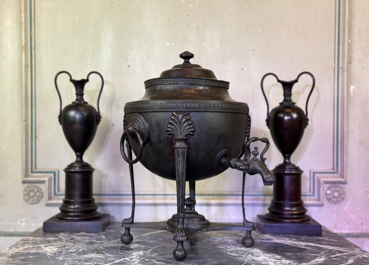 Bronzo Samovar classico in bronzo neo, Italia, XIX secolo in vendita