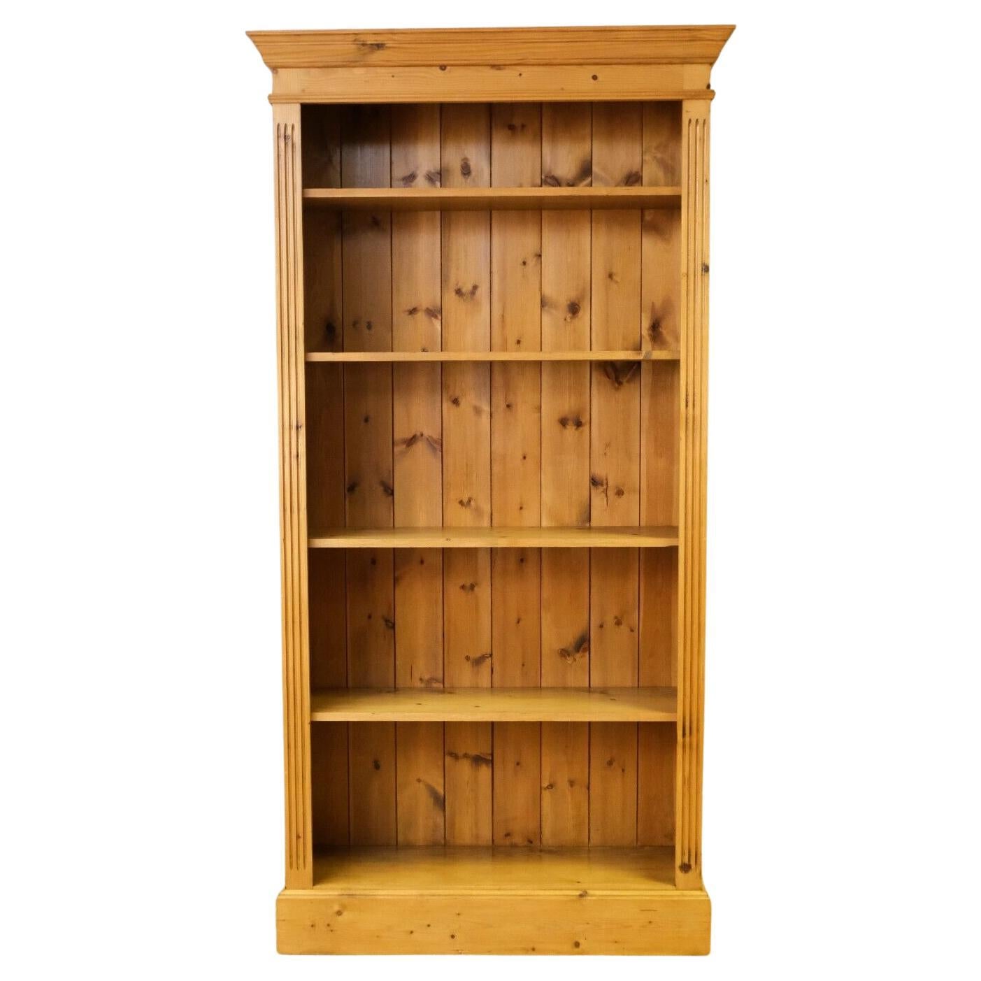 We are delighted to offer for sale this classic Pine open bookcase with adjustable shelves and a plinth base.

This stunning, well made bookcase is raised on a plinth base and fluted pilasters and a decorative top cornice. The adjustable shelves can
