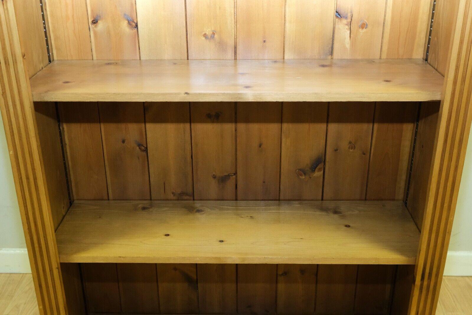 English CLASSIC OPEN PINE BOOKCASE WiTH FOUR ADJUSTABLE SHELVES PLINTH BASE For Sale