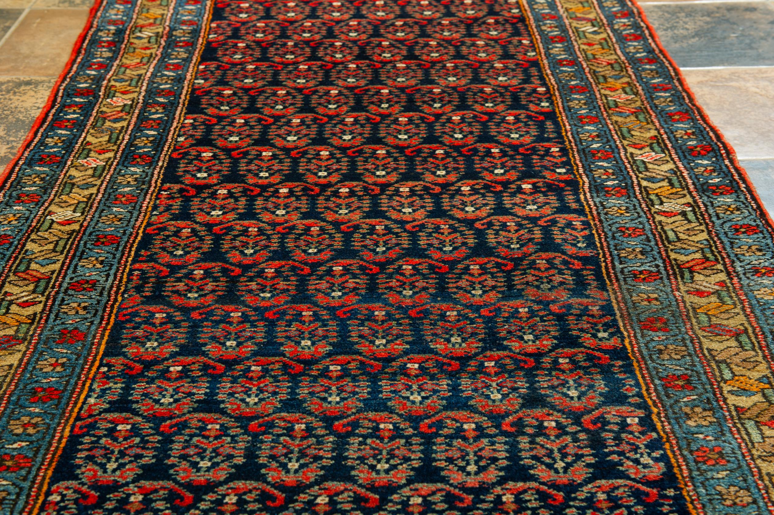 Classic Orientalischer Läufer in kleinen Größen (Anglo-indisch) im Angebot