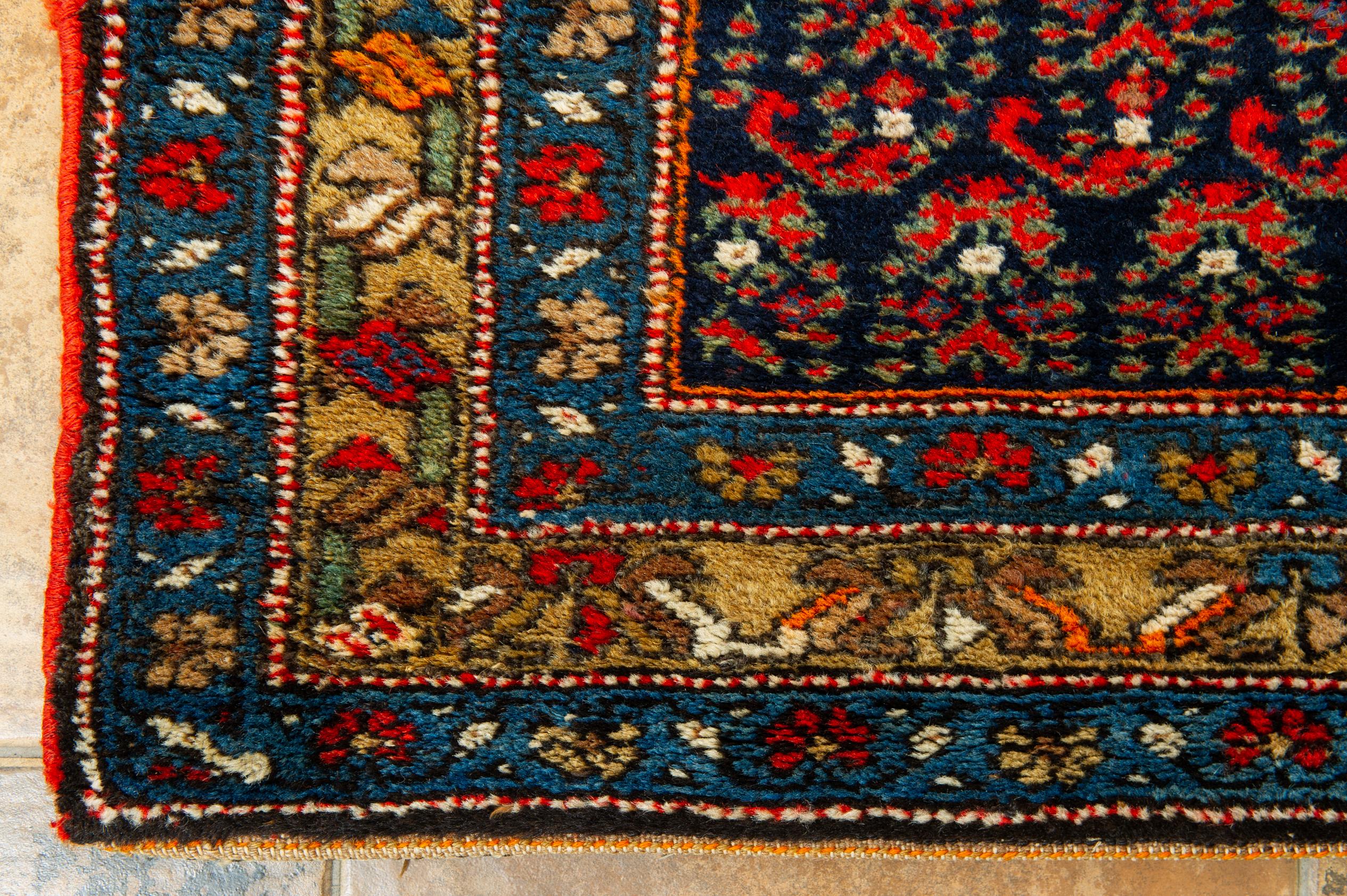 Classic Orientalischer Läufer in kleinen Größen (Armenisch) im Angebot