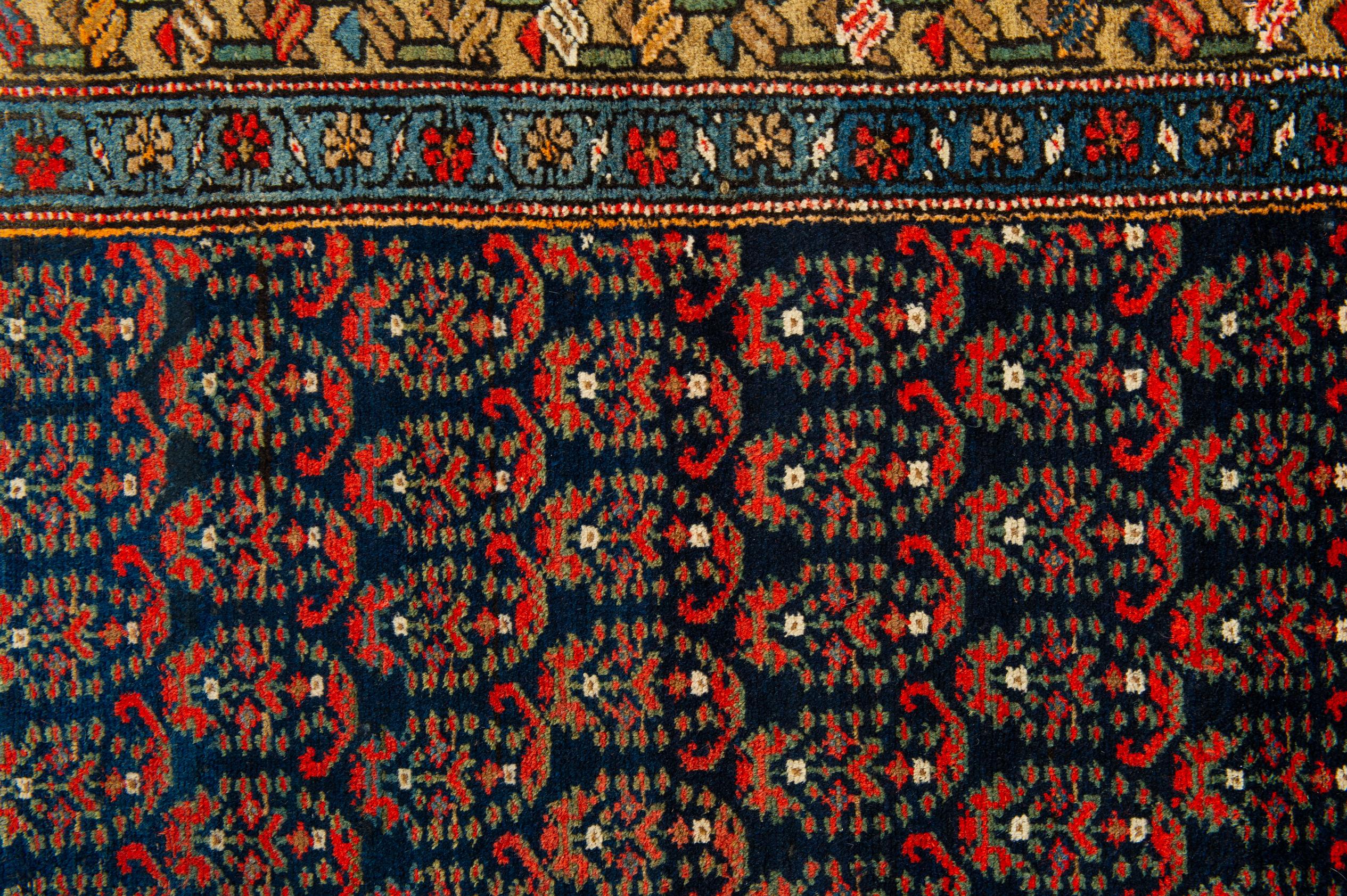 Classic Orientalischer Läufer in kleinen Größen (Handgeknüpft) im Angebot