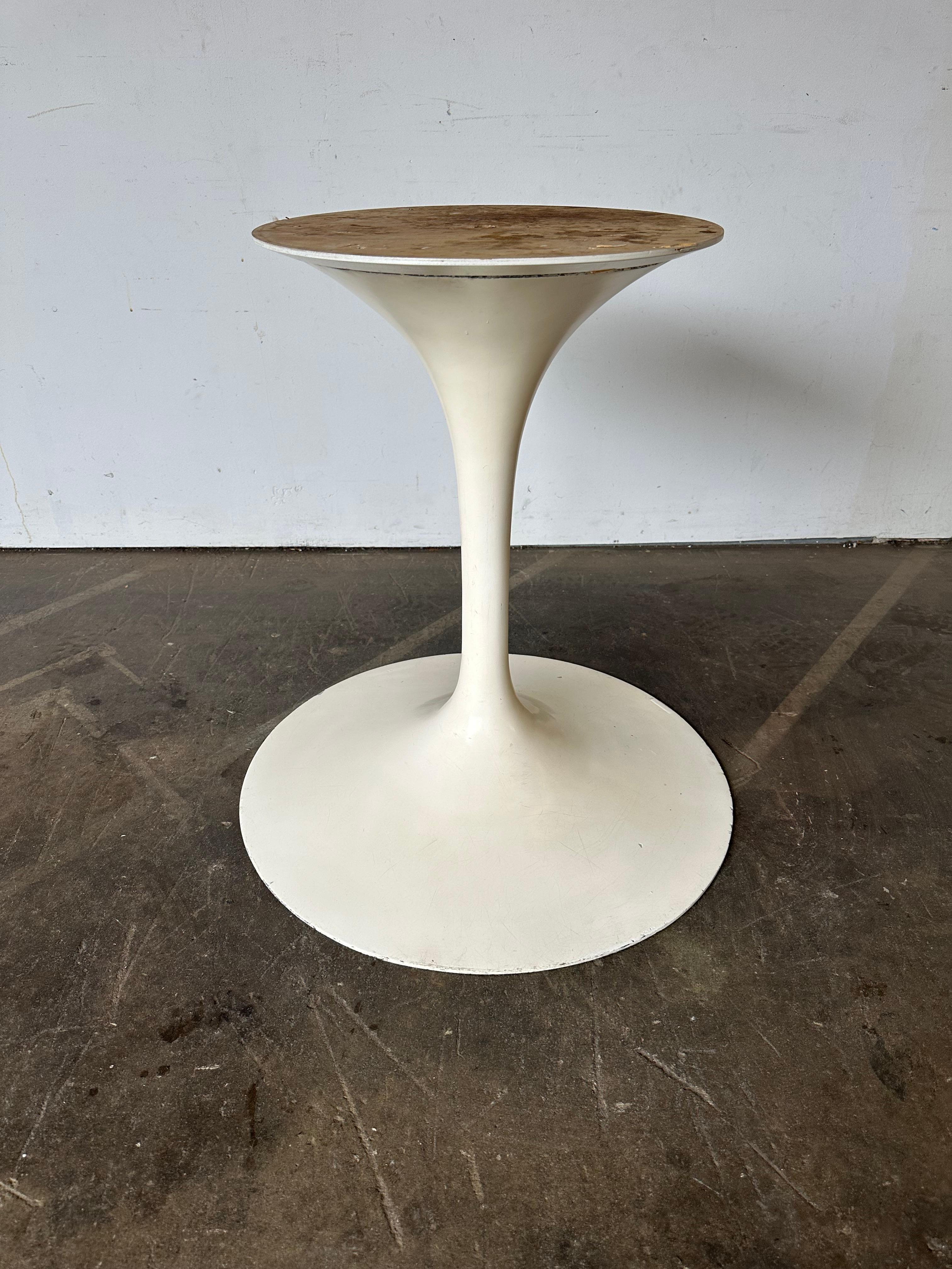 20th Century Classic Original Tulip Dining Table by Eero Saarinen for Knoll