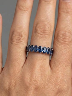 Klassischer ovaler blauer 14K (18K Custom) Weißgold Saphir Ewigkeitsring