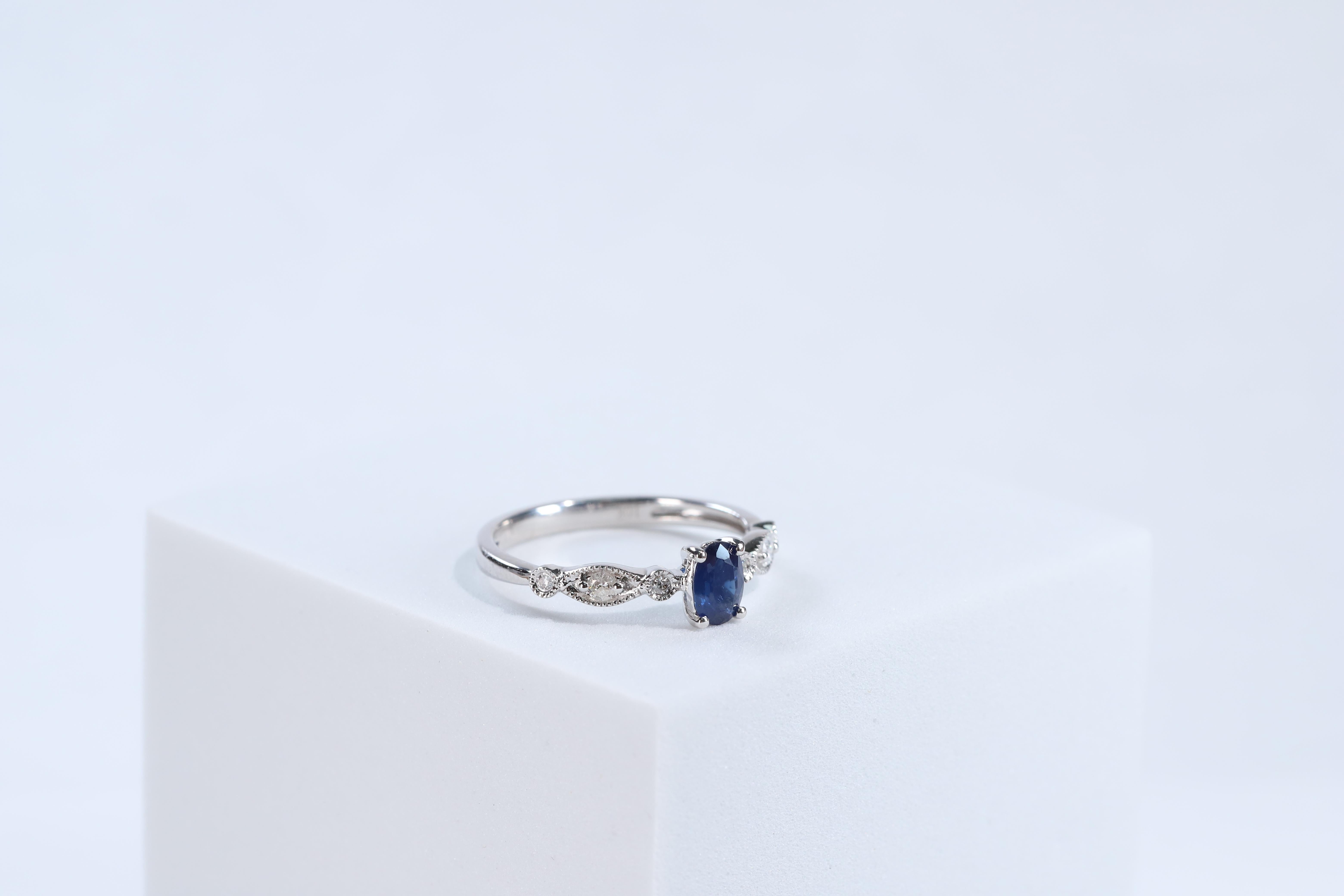 Art Deco Classic Oval-Cut Blue Sapphire with Round-Cut Diamond 10k White Gold Ring For Sale