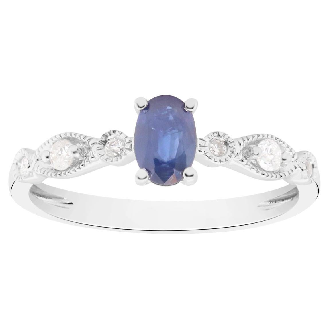 Bague classique en or blanc 10 carats avec saphir bleu de taille ovale et diamant de taille ronde