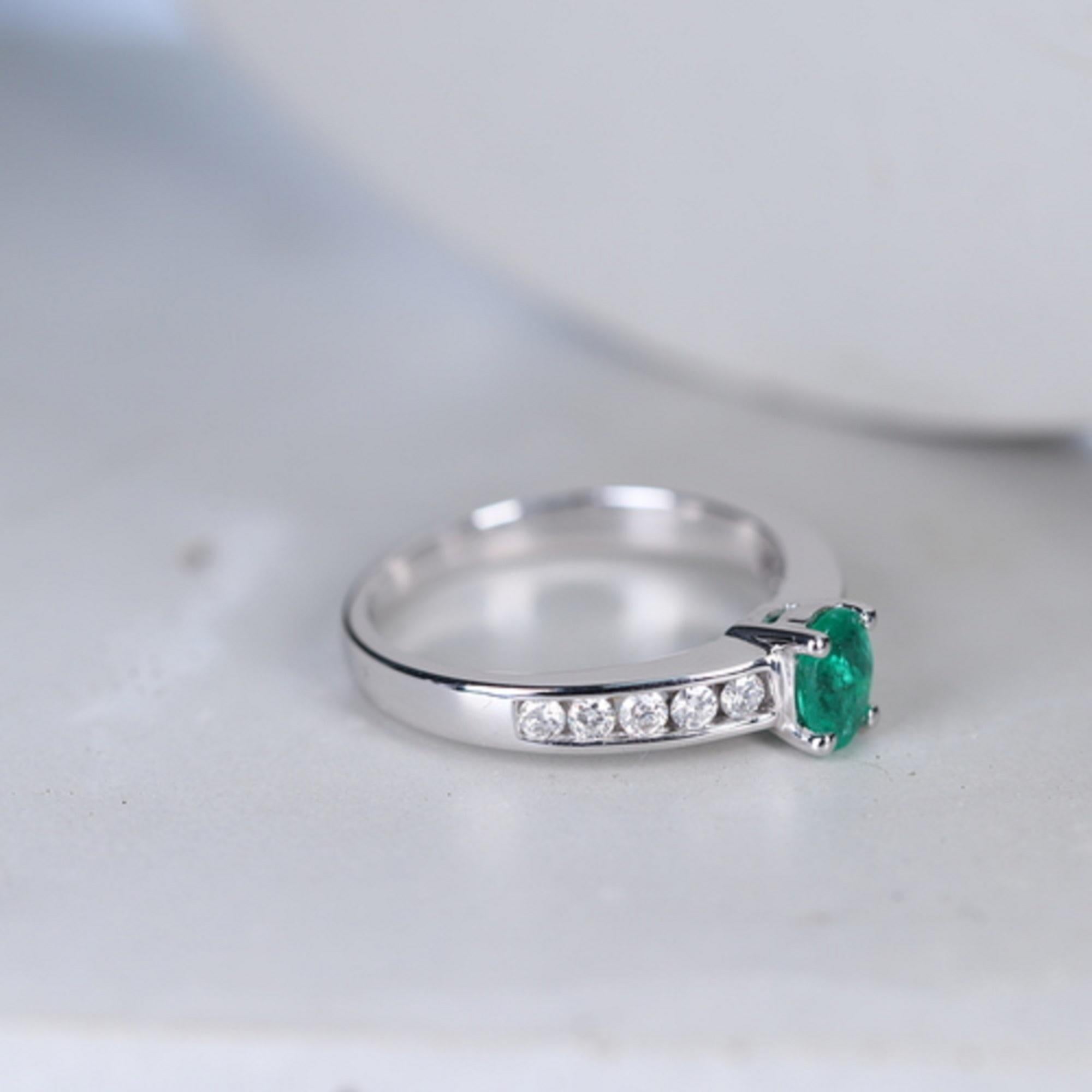 Classic Oval Cut Emerald and Round Cut White Diamond 14K White Gold Ring For Sale 1