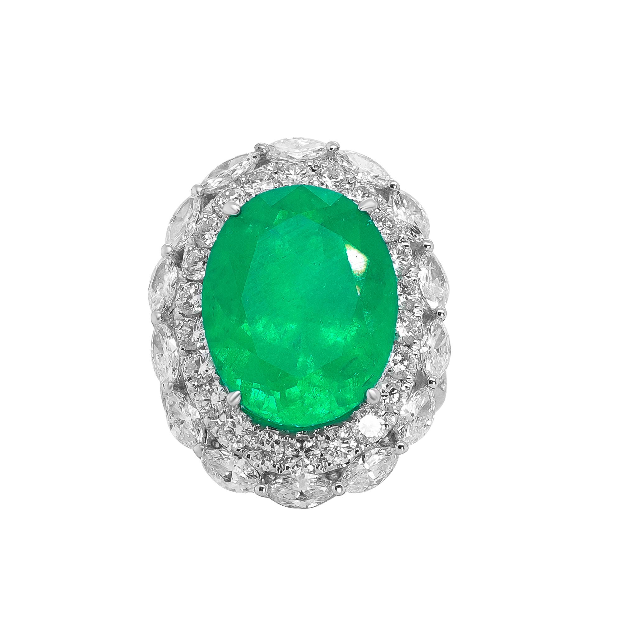 Classic Oval-Cut Emerald with Marquise & Round White Diamond 18k White Gold Ring In New Condition In New York, NY