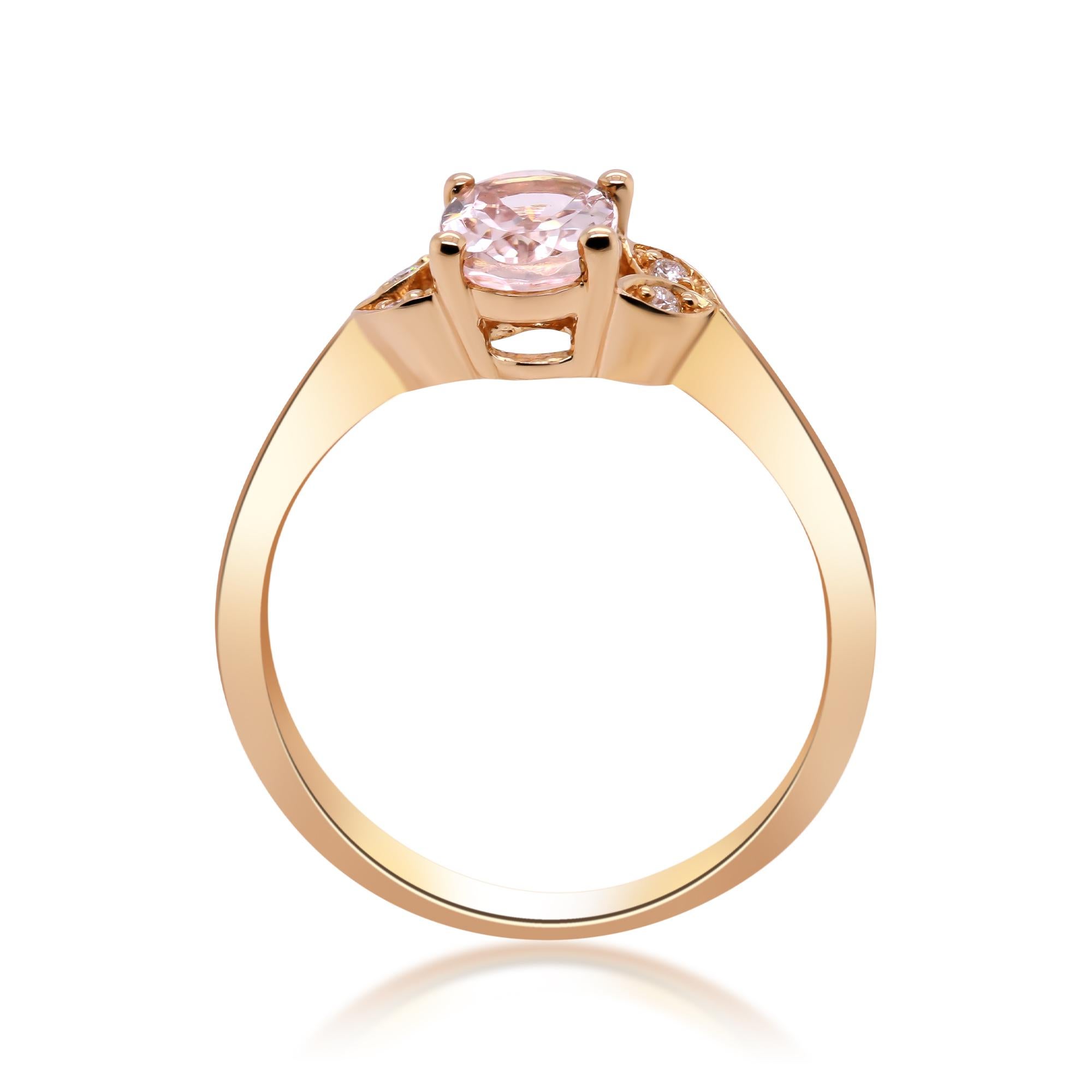 Anello classico in oro rosa 14k con morganite ovale e diamante rotondo In condizioni Nuovo in vendita a New York, NY