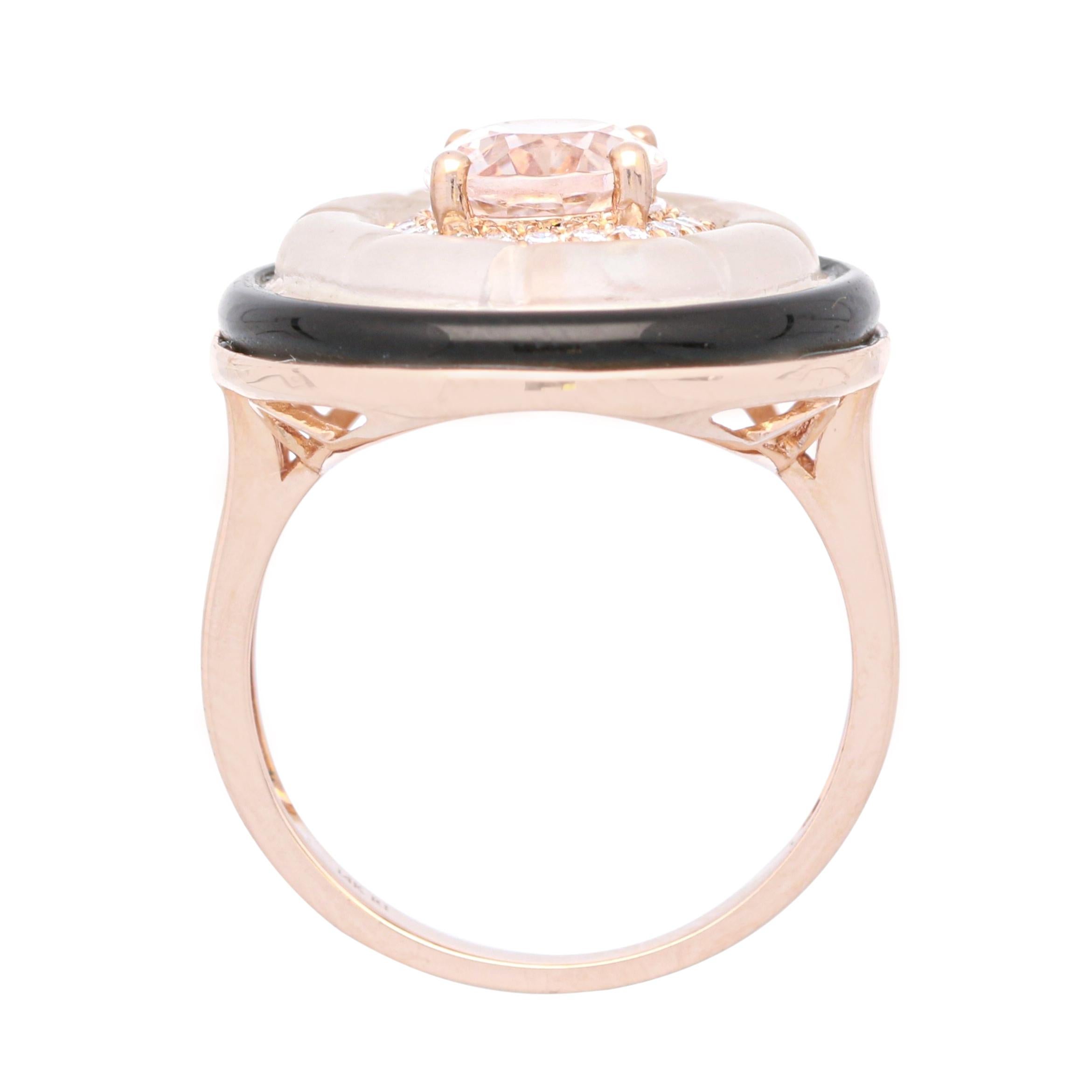 Taille ovale Bague classique en or rose 14 carats avec morganite de taille ovale et diamants de taille ronde en vente