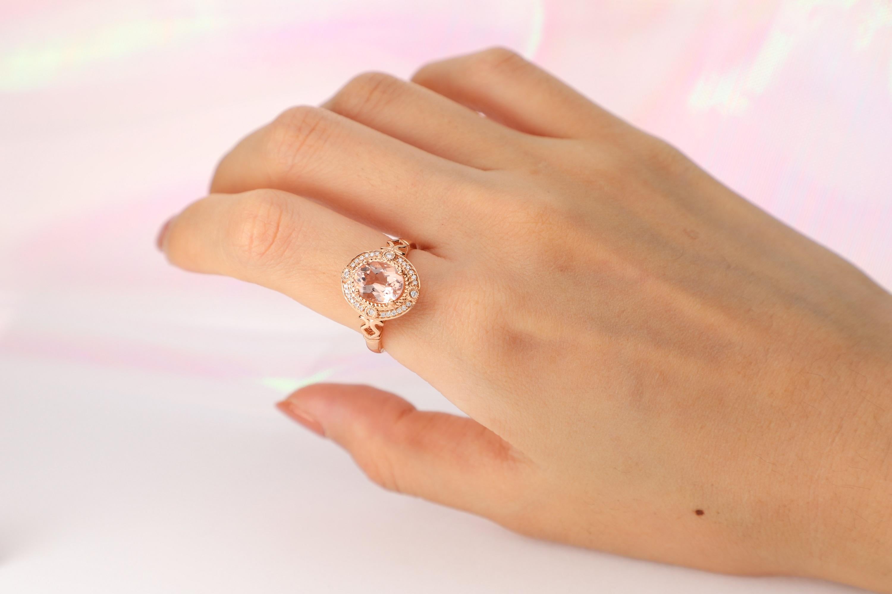 Women's Classic Oval-Cut Morganite with Round-Cut Diamond 14k Rose Gold Ring