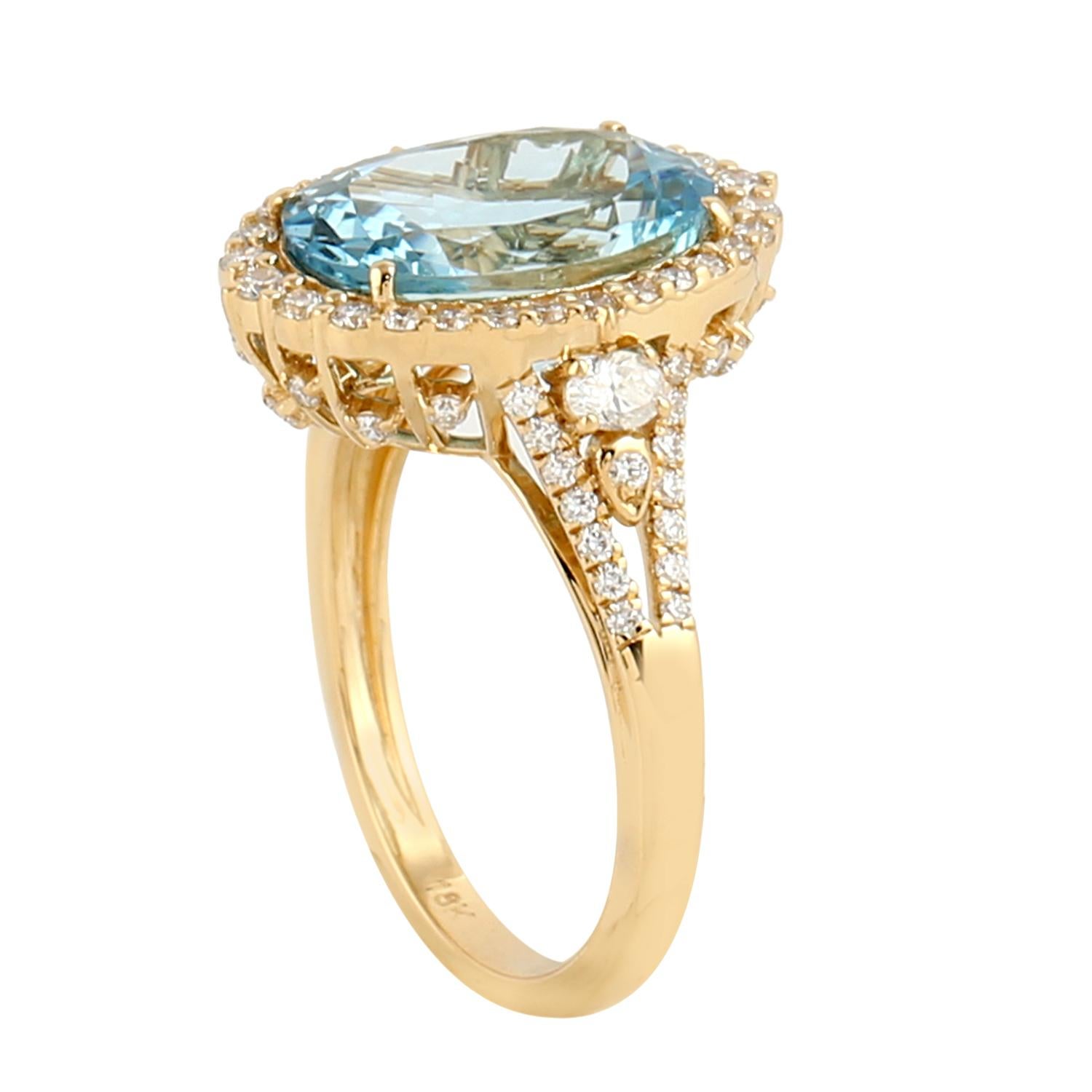 Oval Cut Classic Oval Shape Aquamarine Cocktail Solitaire Ring with Diamonds in 18k Gold