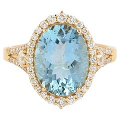 Classic Oval Shape Aquamarine Cocktail Solitaire Ring with Diamonds in 18k Gold