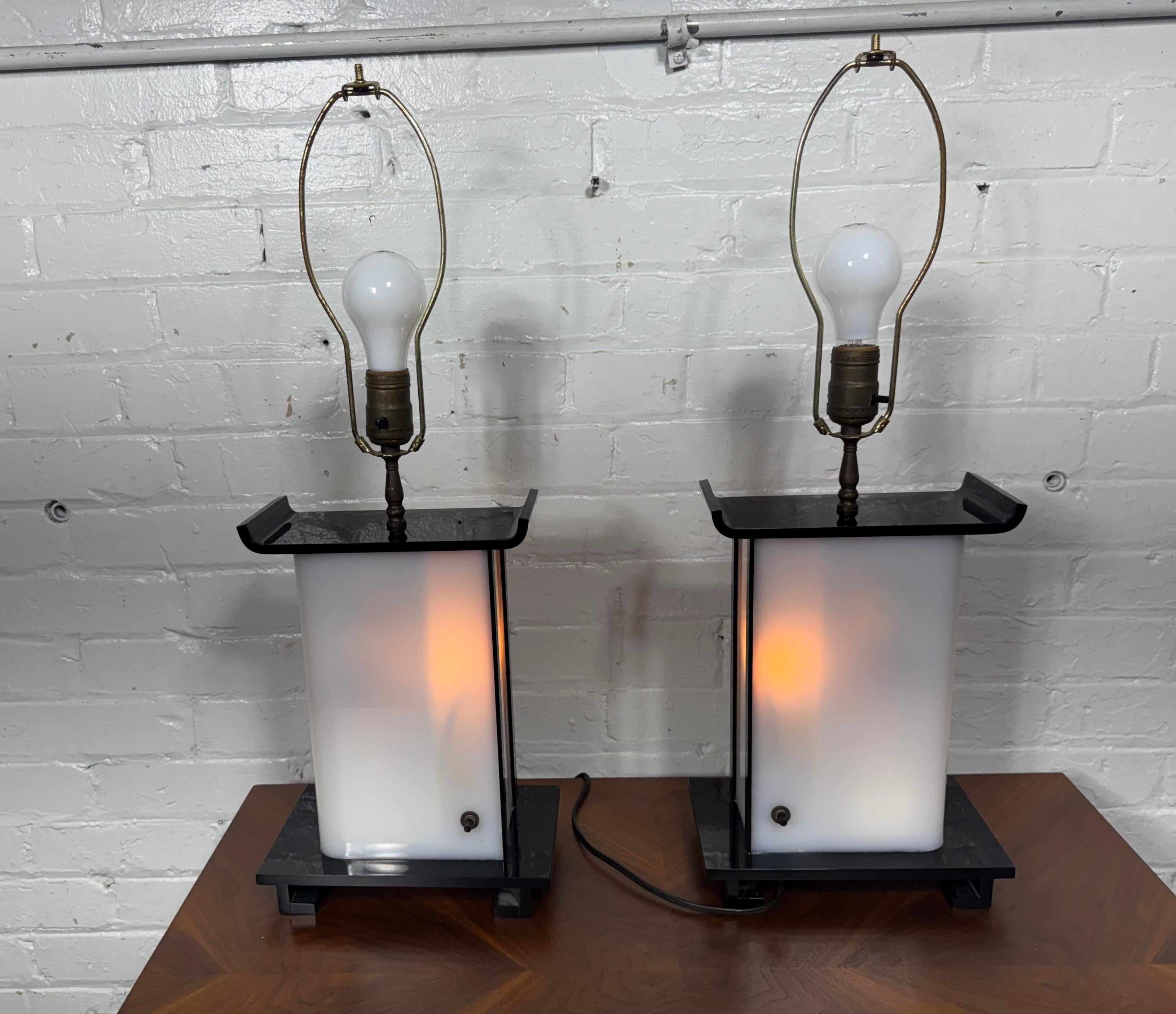 Paire de lampes MOSS classiques des années 1950, figures Blackamoor noir / or Bon état - En vente à Buffalo, NY