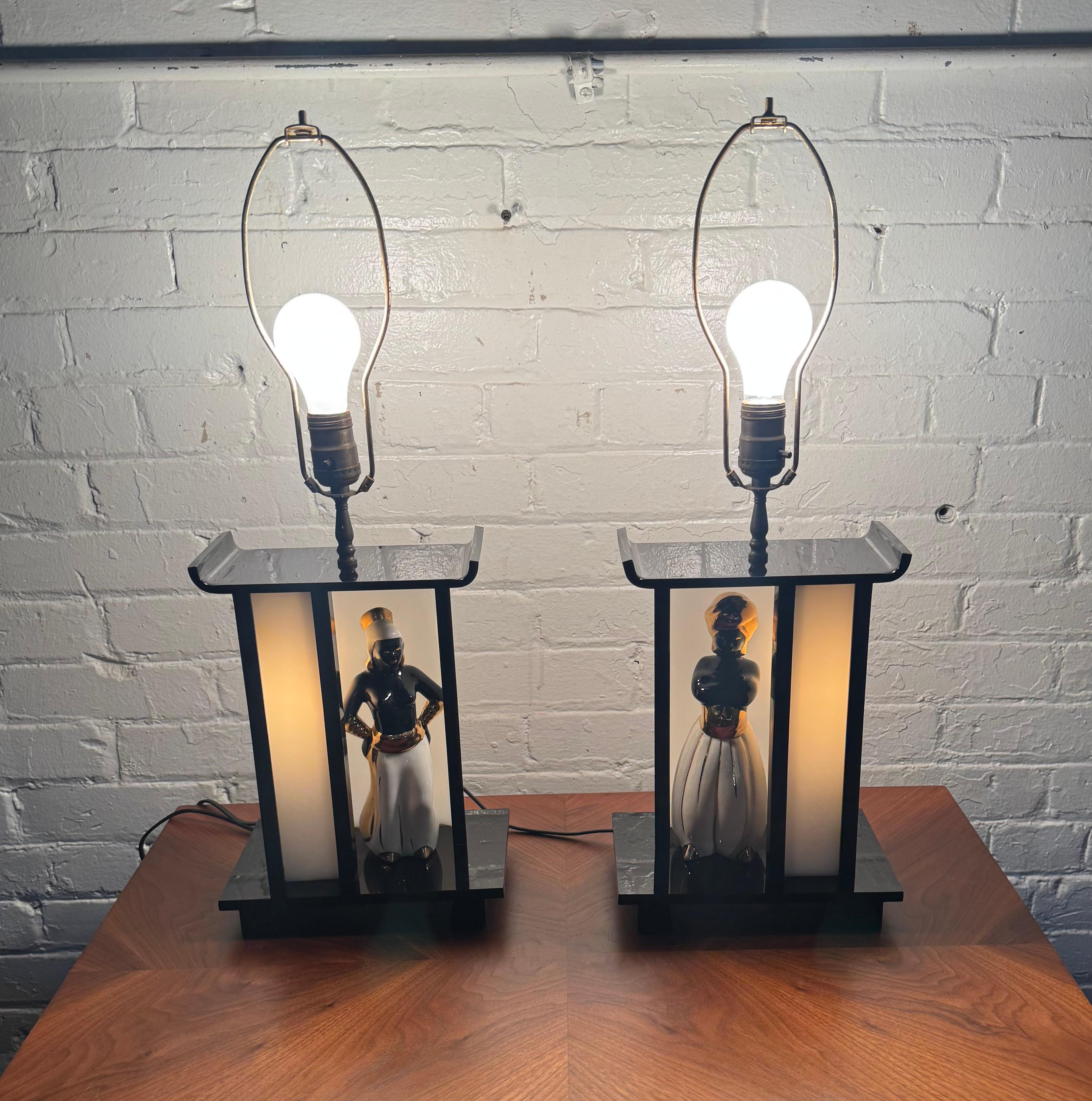 Milieu du XXe siècle Paire de lampes MOSS classiques des années 1950, figures Blackamoor noir / or en vente