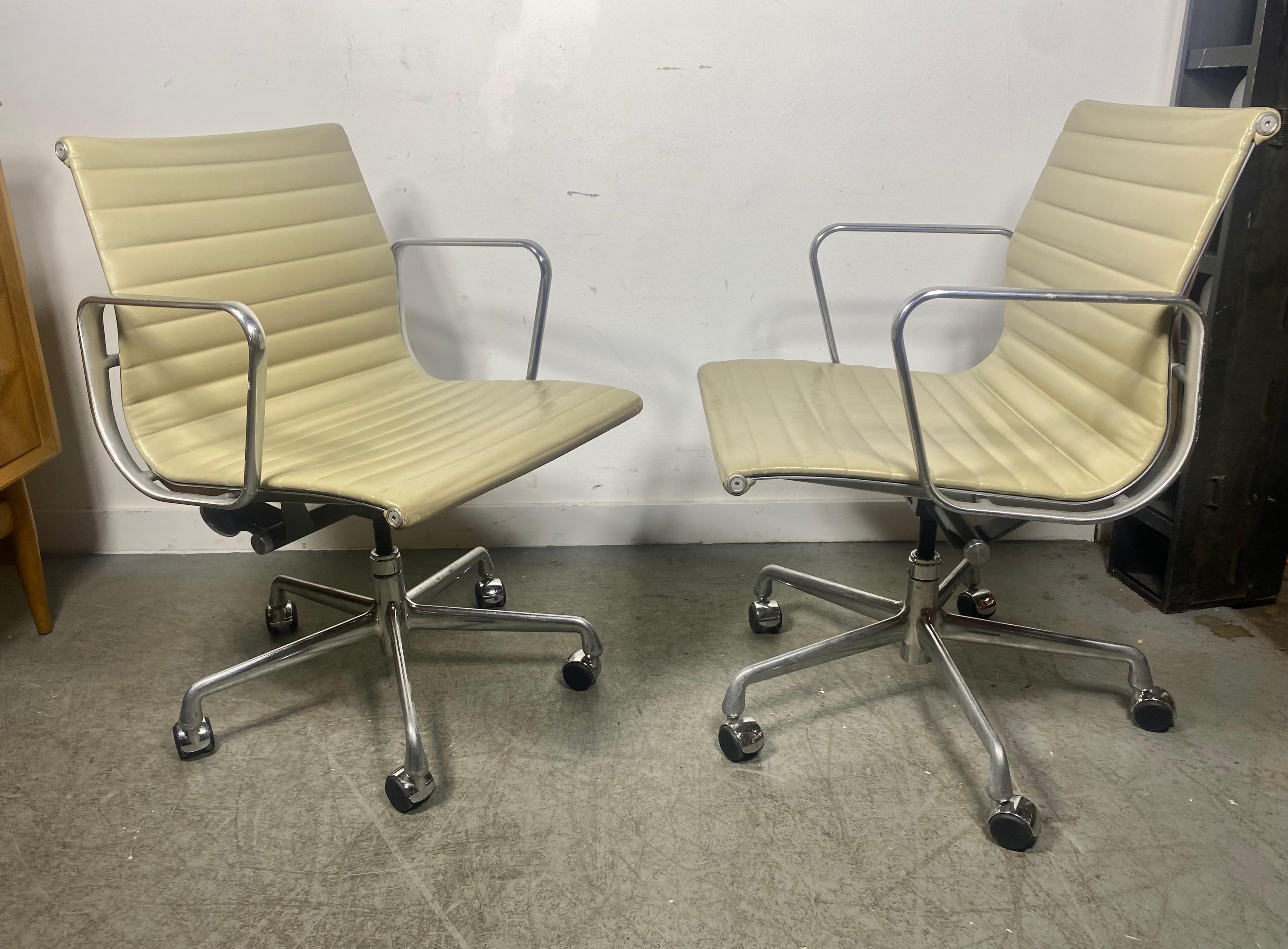 American Classic Pair Eames Aluminum Group Office Chairs ivory leather, Herman Miller