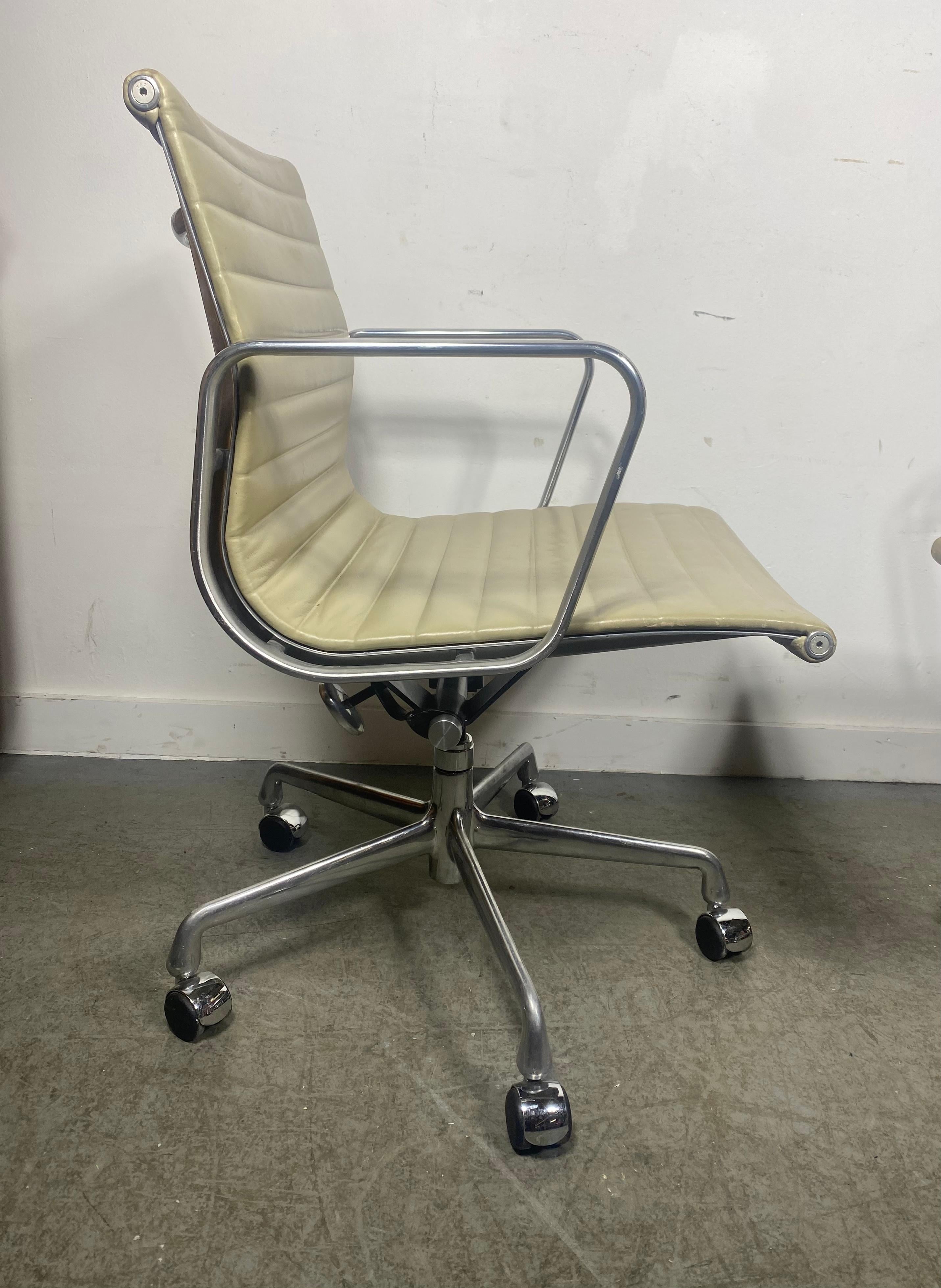 Classic Pair Eames Aluminum Group Office Chairs ivory leather, Herman Miller In Good Condition In Buffalo, NY