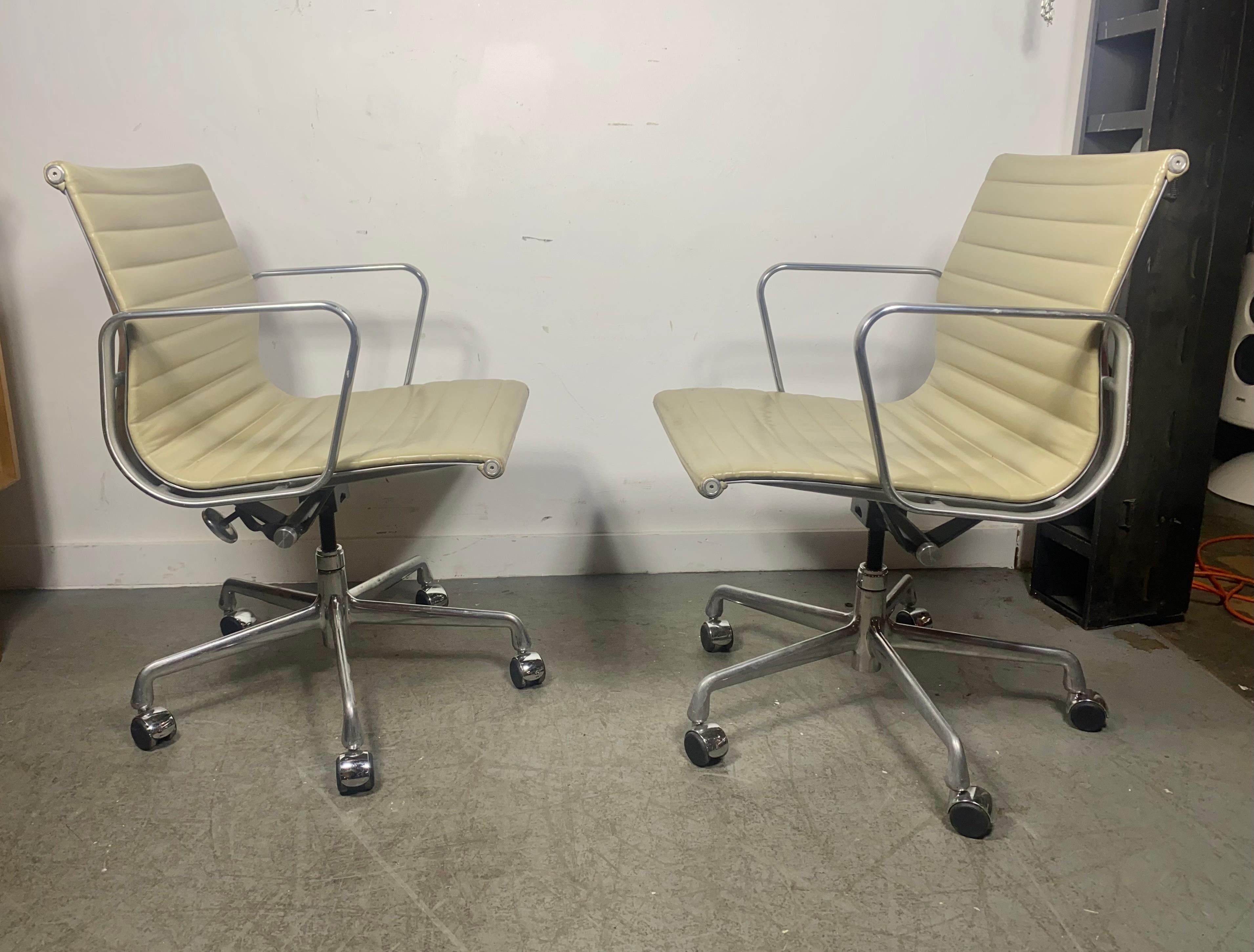 Contemporary Classic Pair Eames Aluminum Group Office Chairs ivory leather, Herman Miller