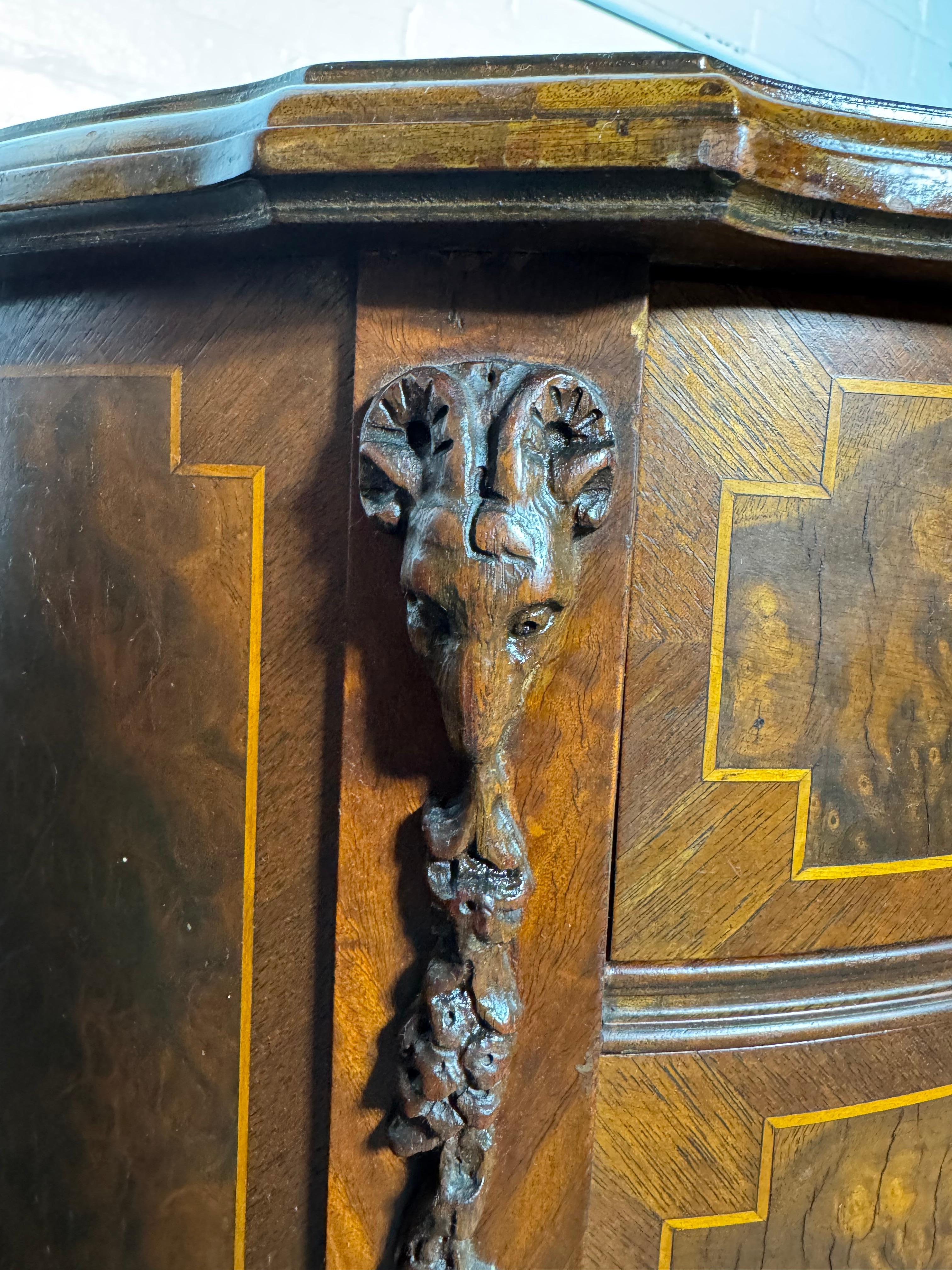 Classic pair French 4-Drawer Night Stands, burl wood, carved / Louis XV For Sale 4