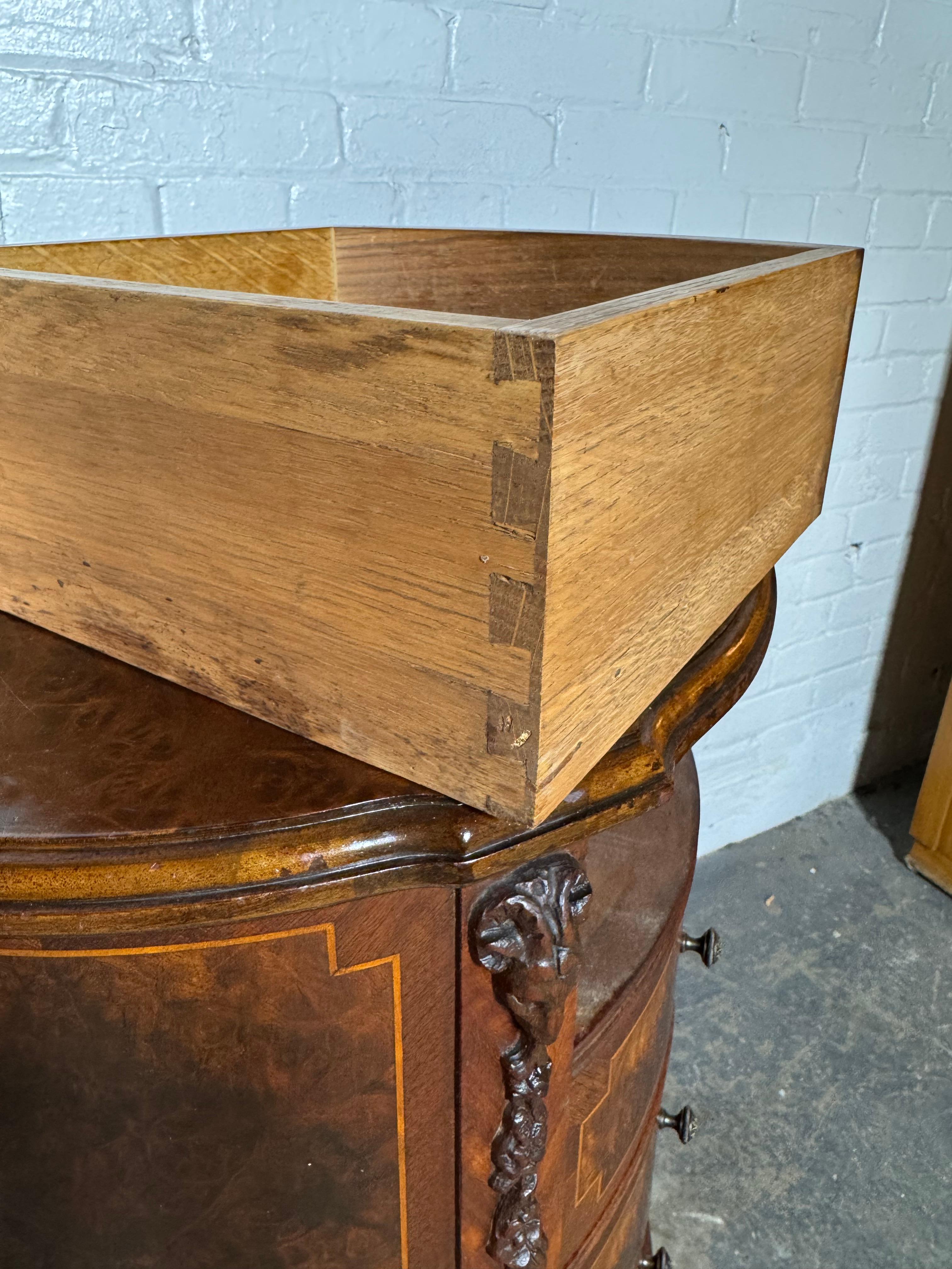 Classic pair French 4-Drawer Night Stands, burl wood, carved / Louis XV For Sale 1