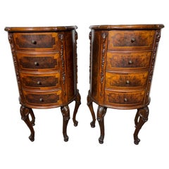 Coppia classica di comodini francesi a 4 cassetti, in legno di radica, intagliati / Luigi XV