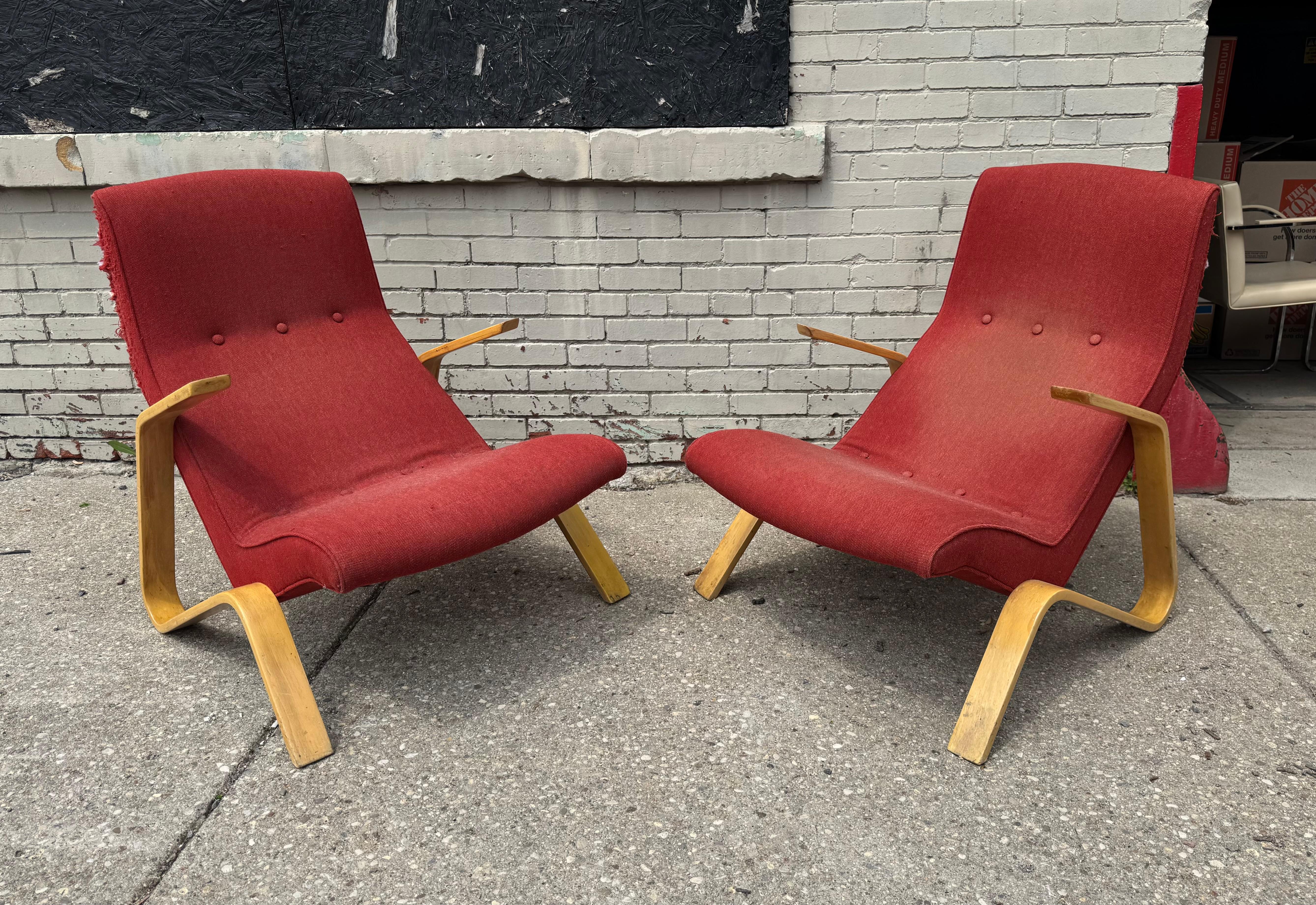 Classic Pair Grasshopper Lounge Chairs designed by Eero Saarinen for Knoll In condizioni deteriorate in vendita a Buffalo, NY