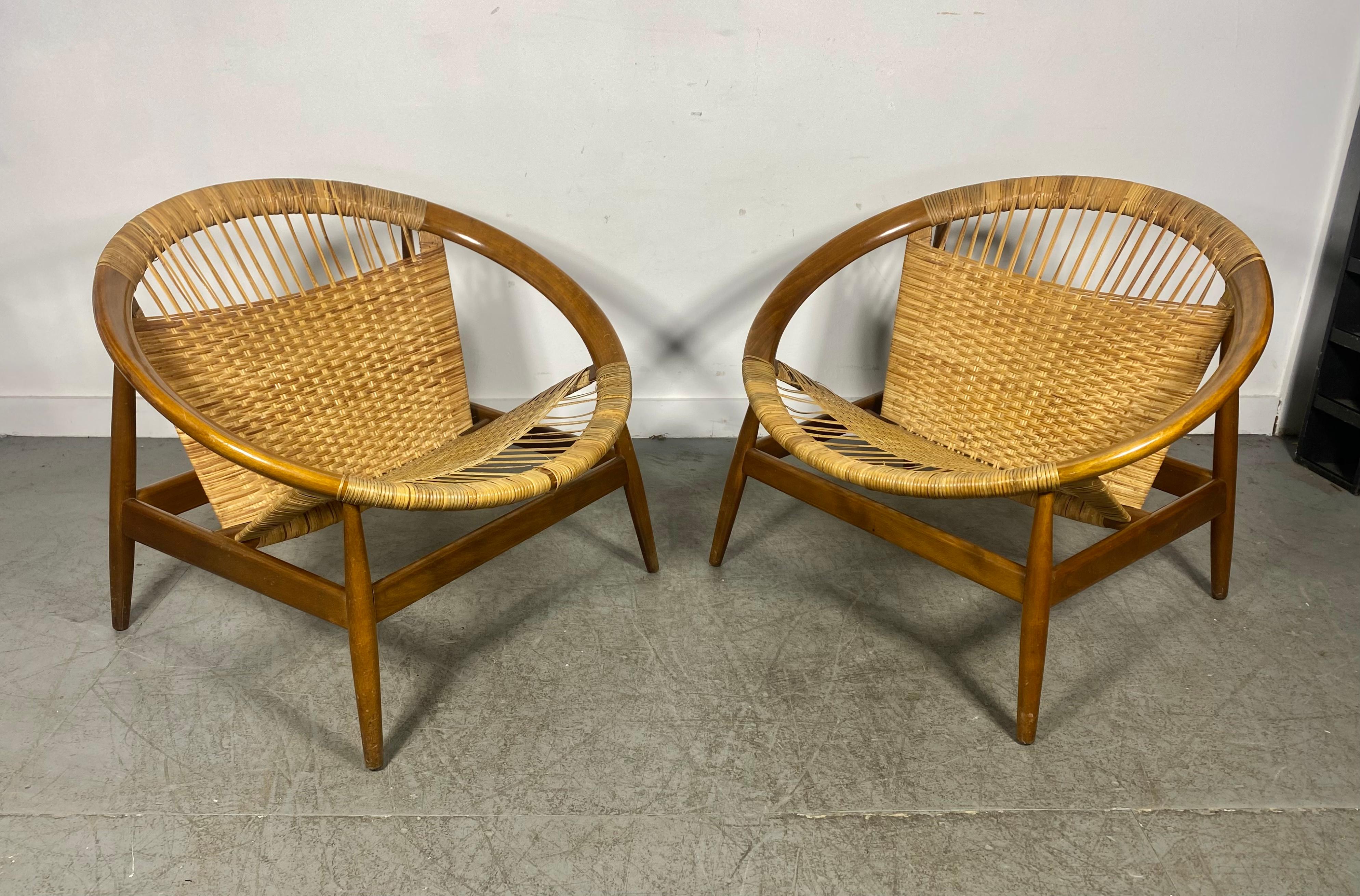 Classic pair Illum Wikkelsø Ringstol Lounge Chairs Scandinavian Modern Denmark For Sale 10