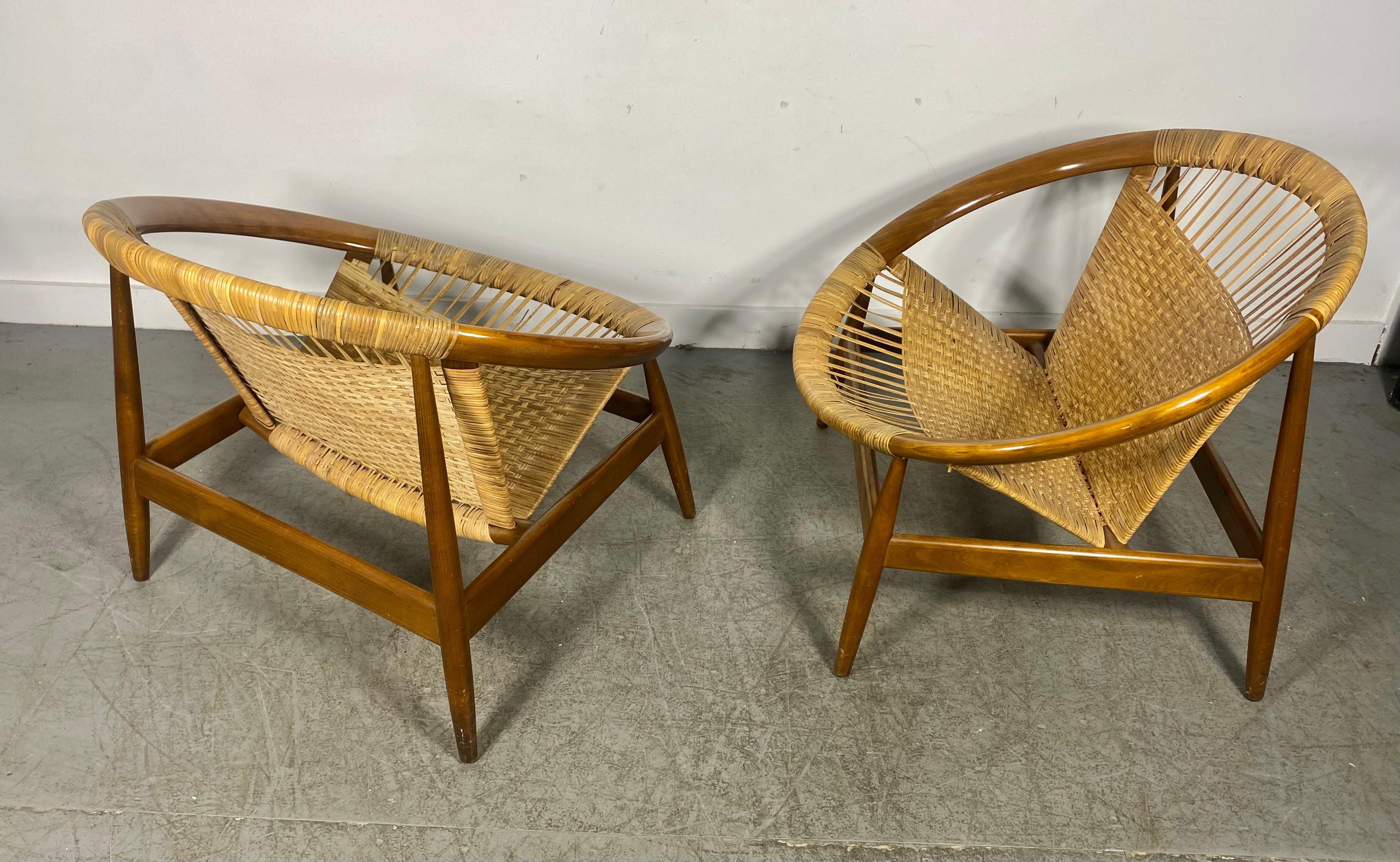 Classic pair Illum Wikkelsø Ringstol Lounge Chairs Scandinavian Modern Denmark In Good Condition For Sale In Buffalo, NY