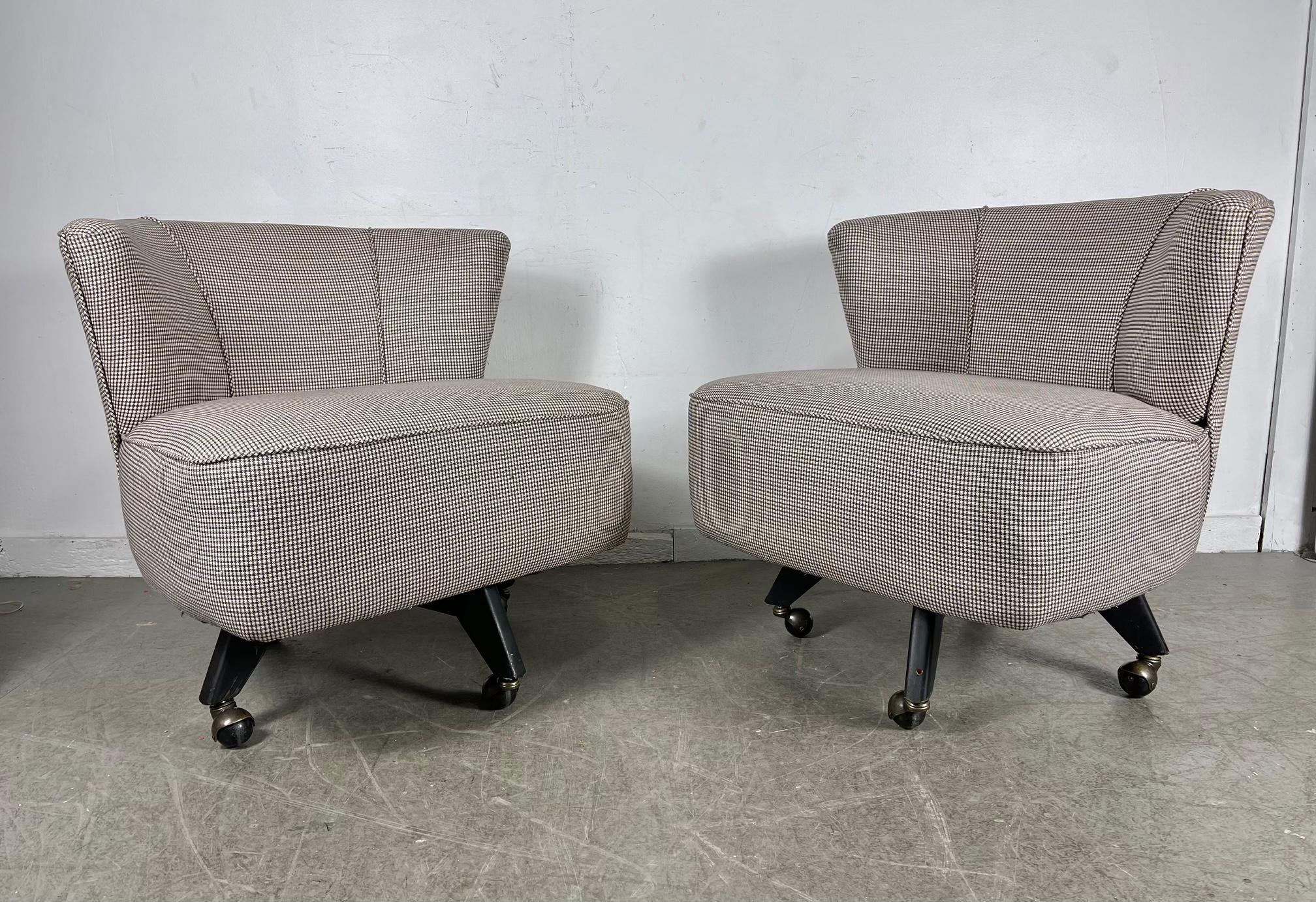 Classic Pair Mid-Century Modern Swivel Chairs on castors, , attrib to Selig For Sale 1