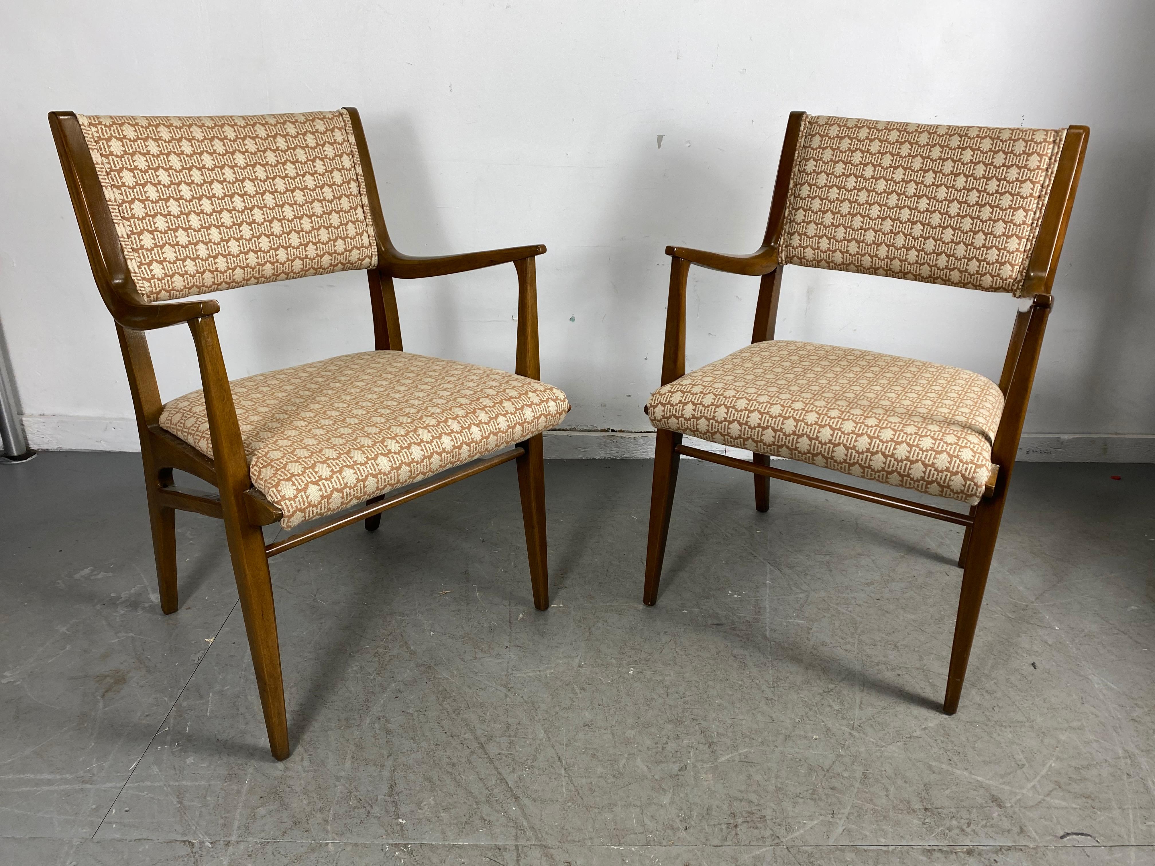 Tissu Paire classique de fauteuils modernistes par John Van Koert pour Drexel en vente