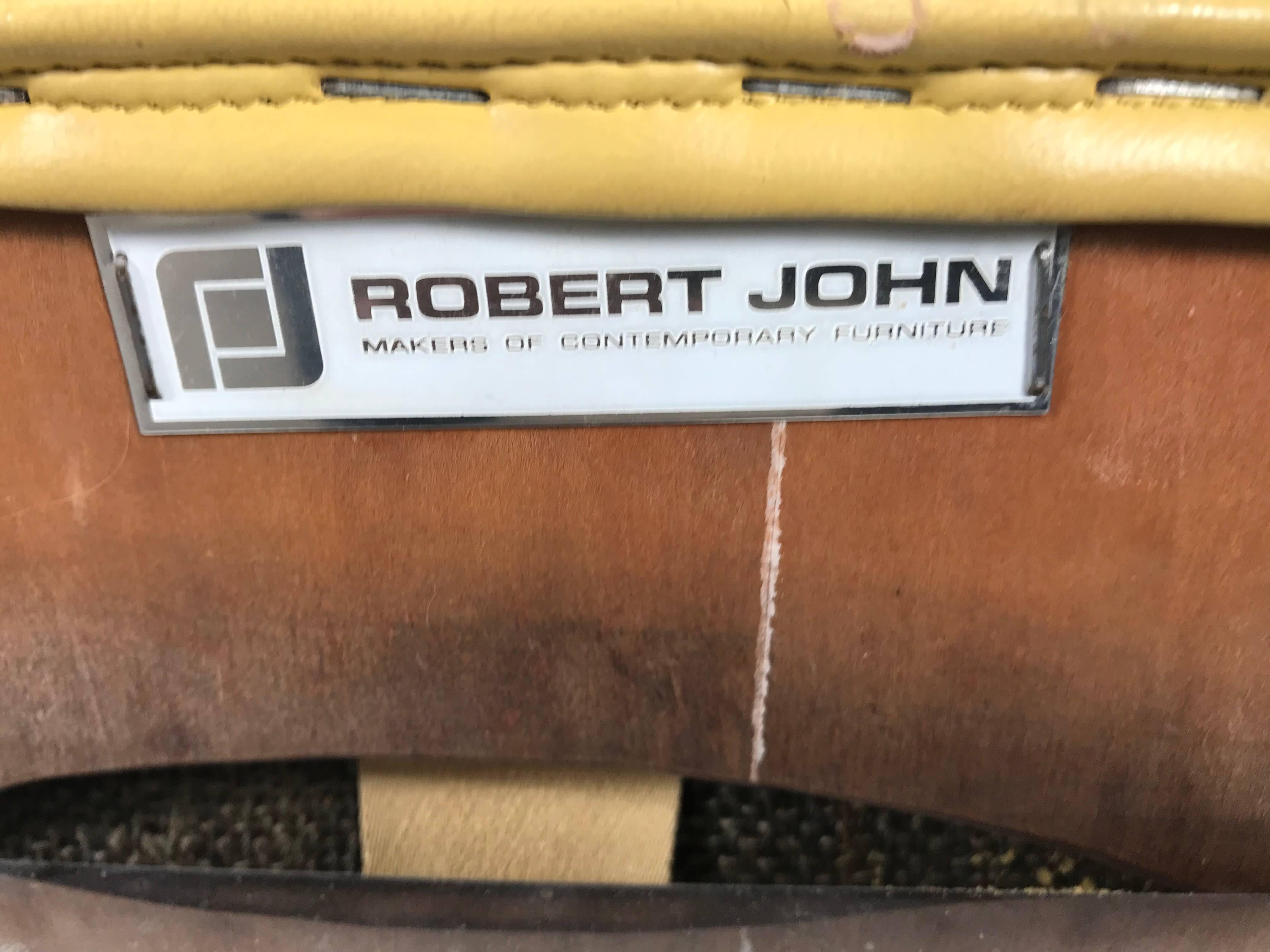 Acier inoxydable Paire classique de fauteuils modernistes de Robert Johns en acier inoxydable en vente