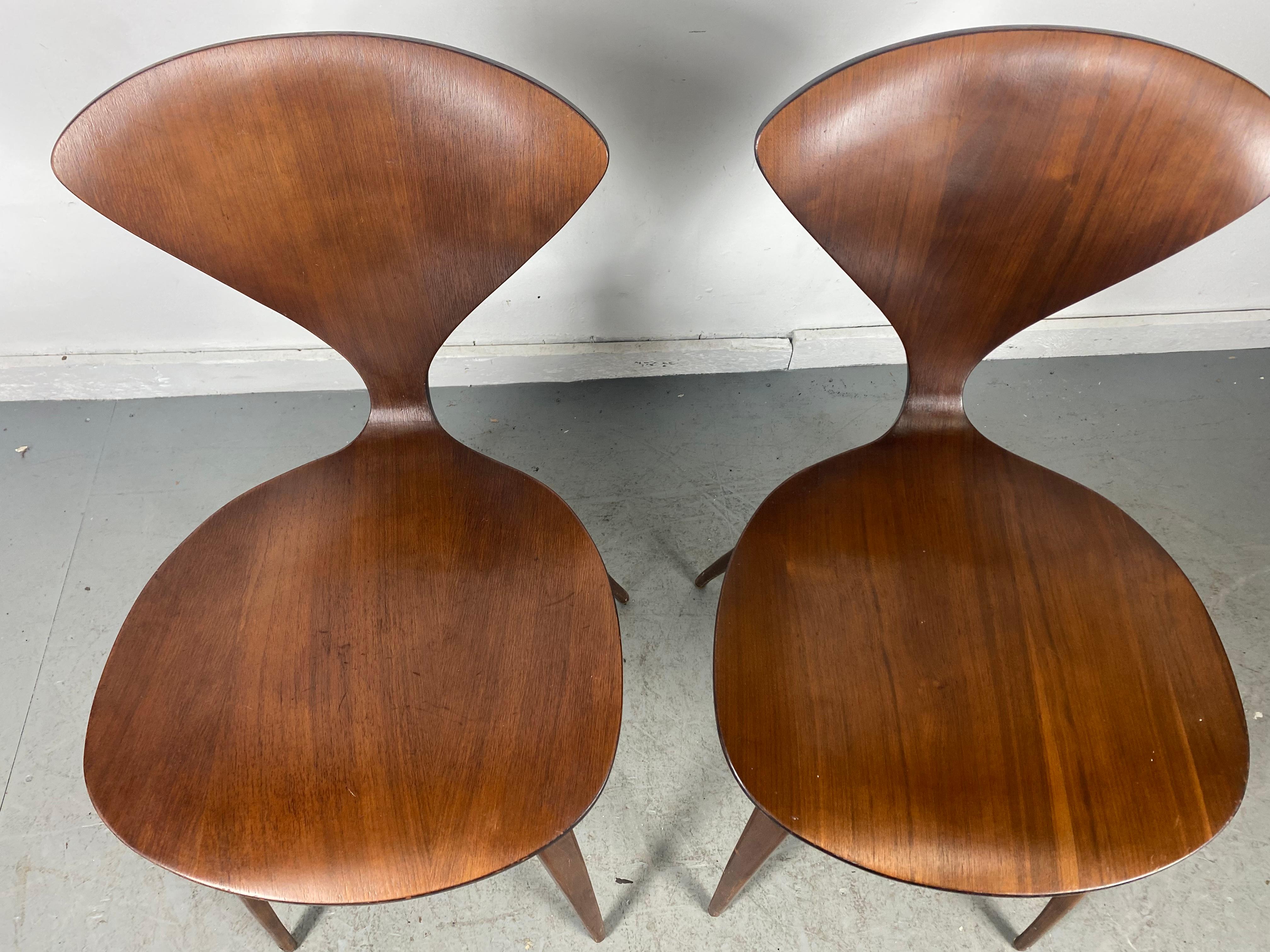 Classic Pair Modernist Plywood Side Chairs by Norman Cherner for Plycraft 6