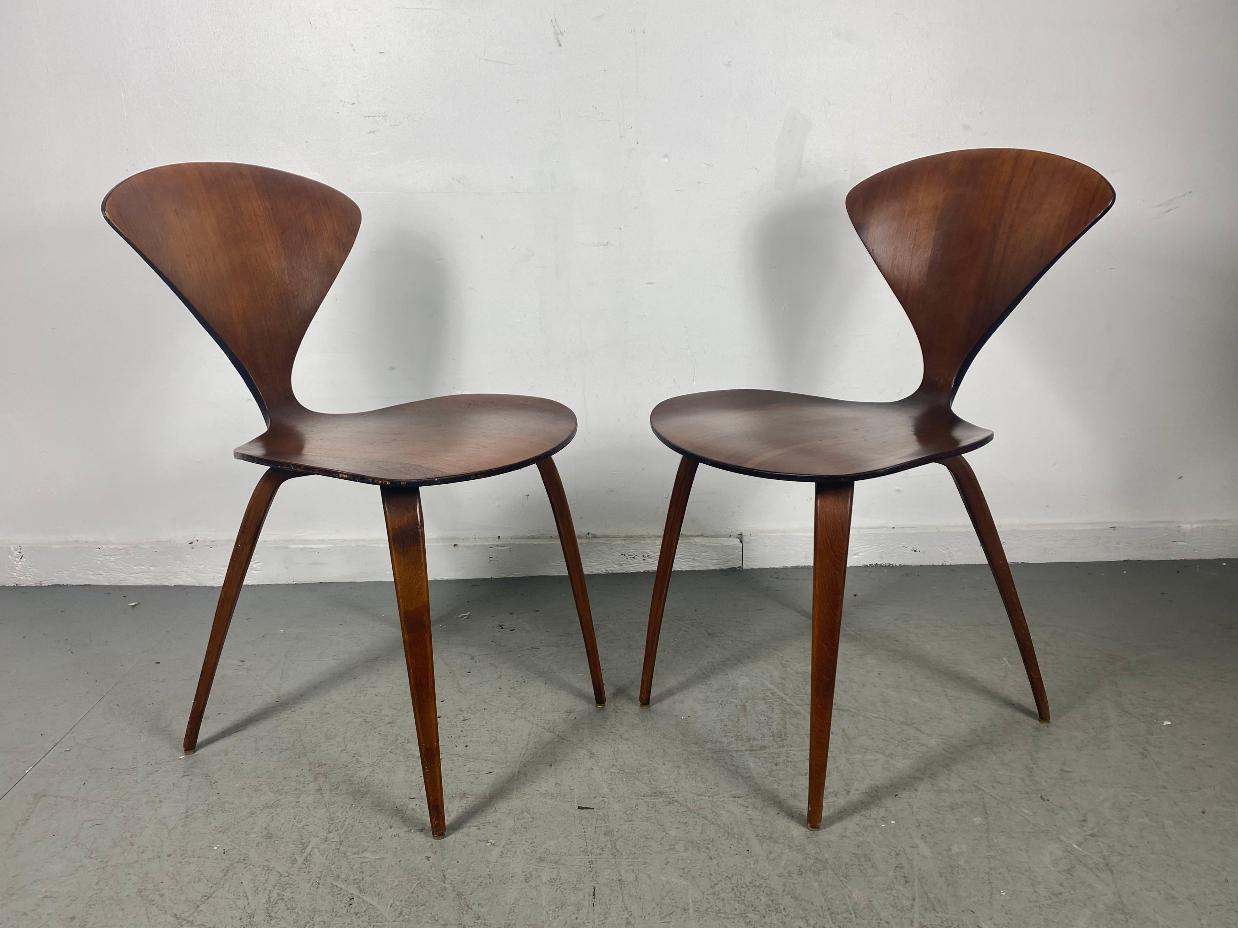 Mid-Century Modern Classic Pair Modernist Plywood Side Chairs by Norman Cherner for Plycraft