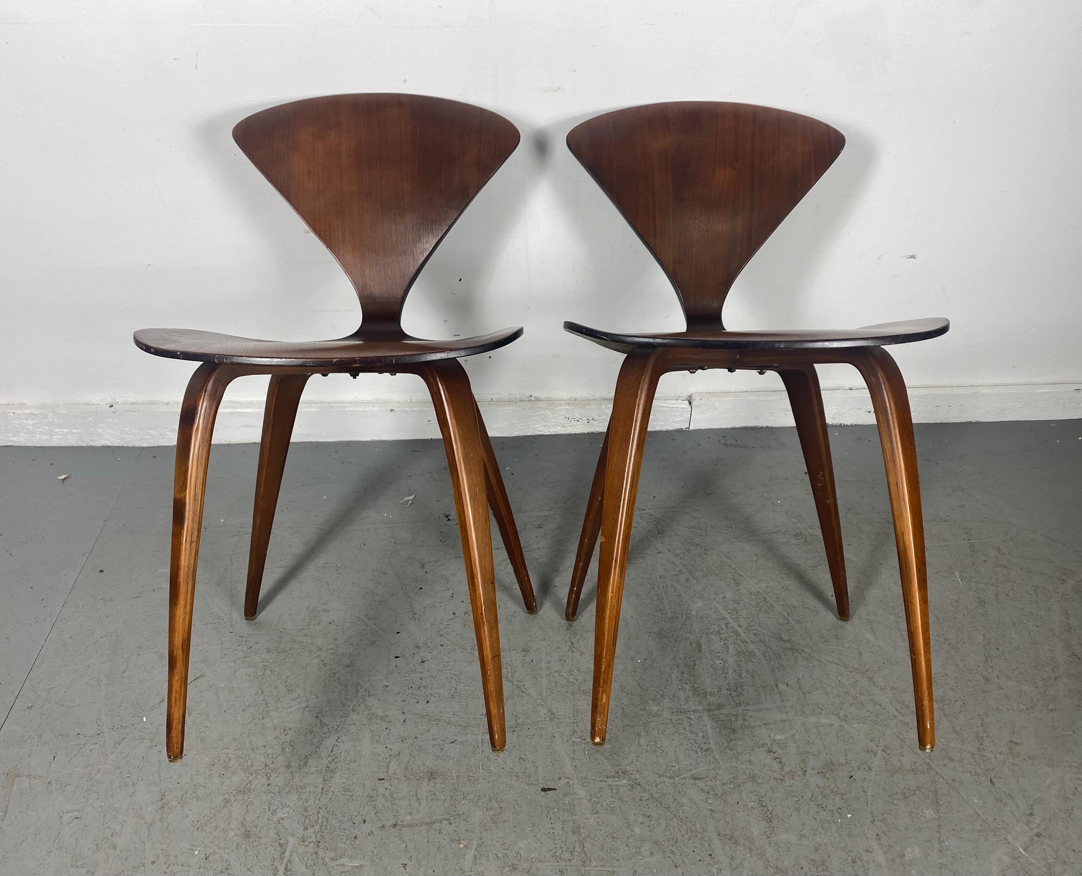 Classic Pair Modernist Plywood Side Chairs by Norman Cherner for Plycraft 2